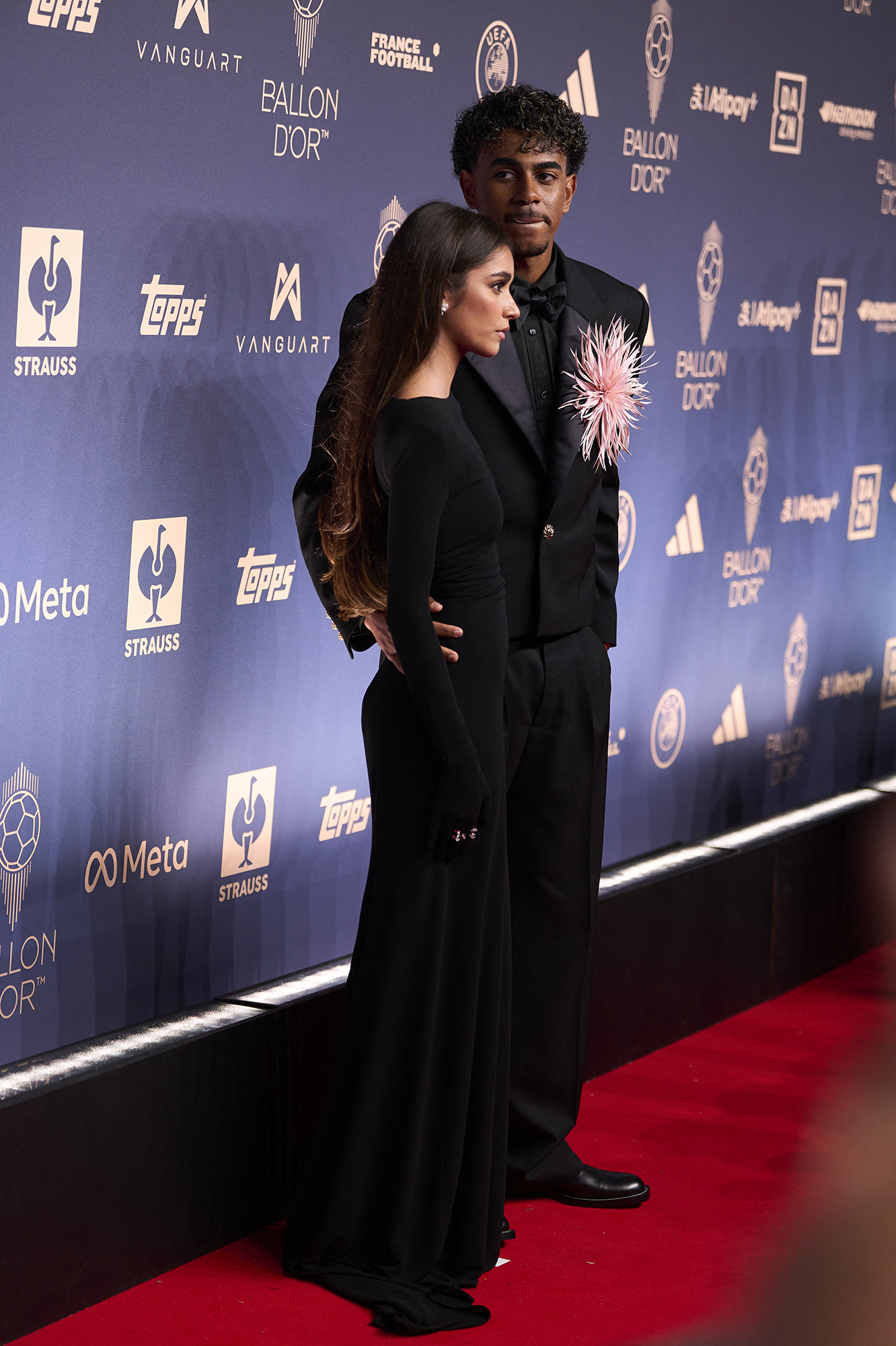 Lamine Yamal, ailier droit du FC Barcelone et de l'équipe d'Espagne, accompagné de sa petite amie Ines Garcia, assiste à la 70e cérémonie du Ballon d'Or au Palladium Theatre, le 26 octobre 2026 à Londres, en Angleterre.