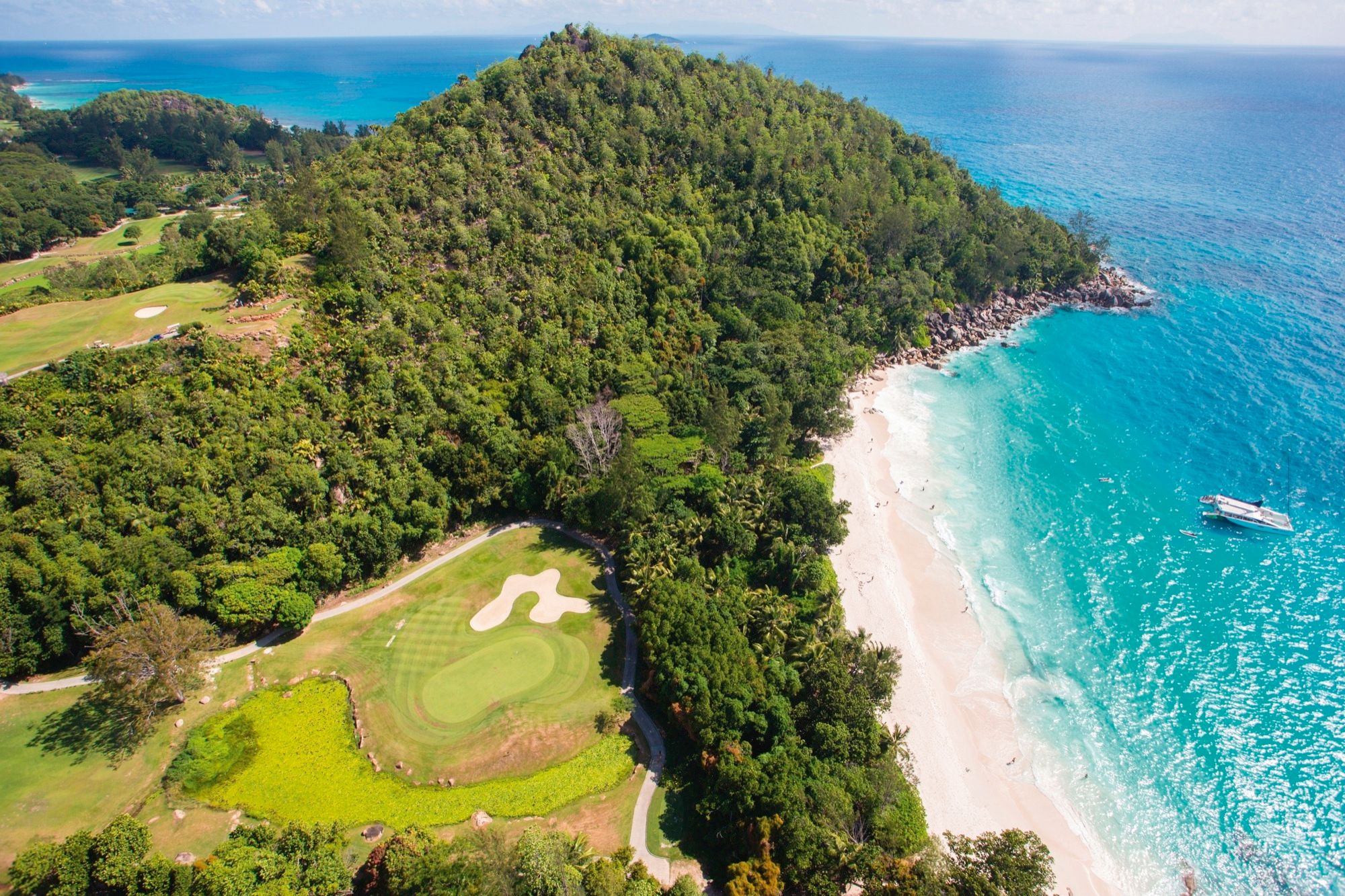 Aux Seychelles, découvrez le plus beau golf du monde