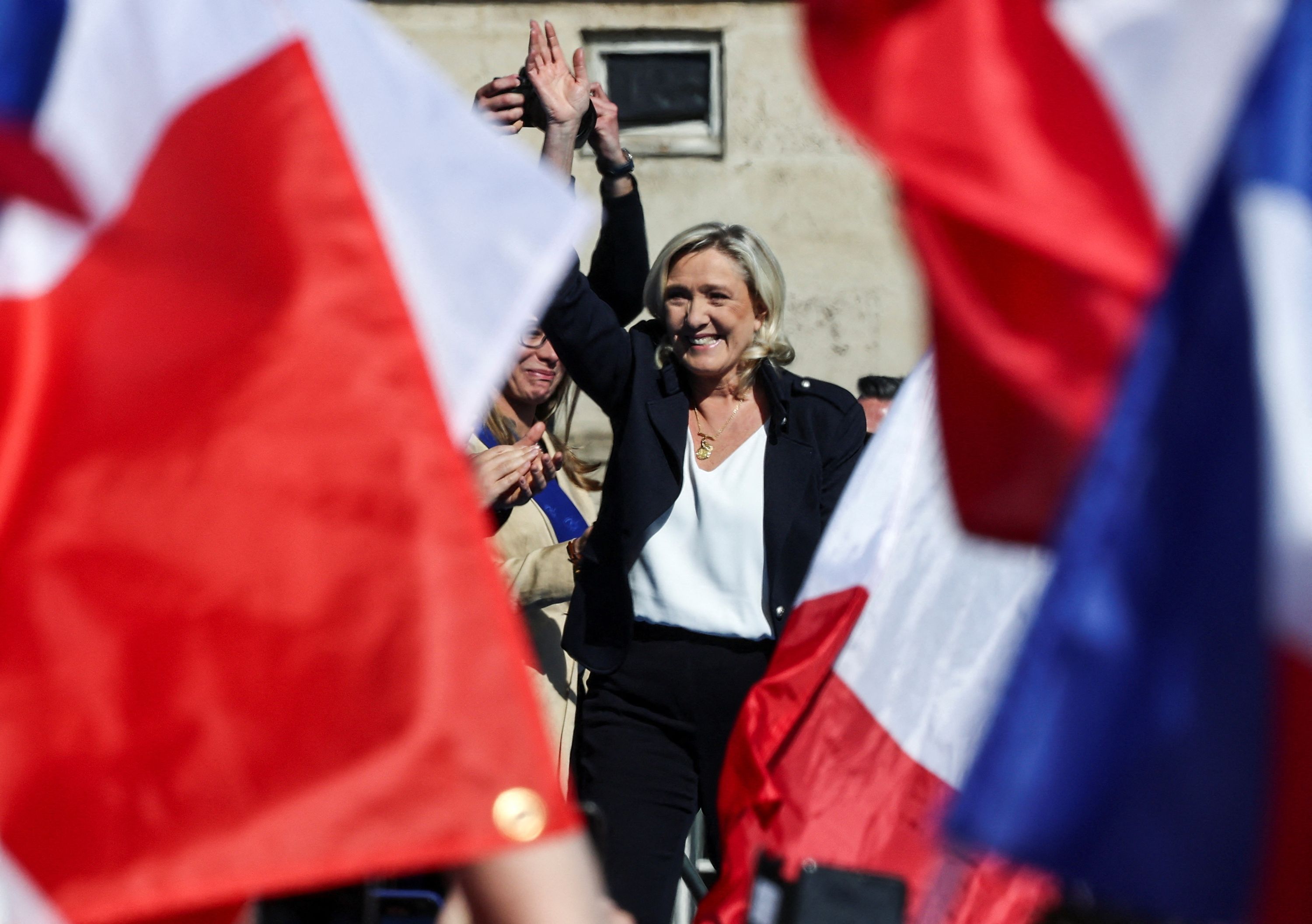Condamnée, Marine Le Pen « a adopté une fureur à la Donald Trump ...