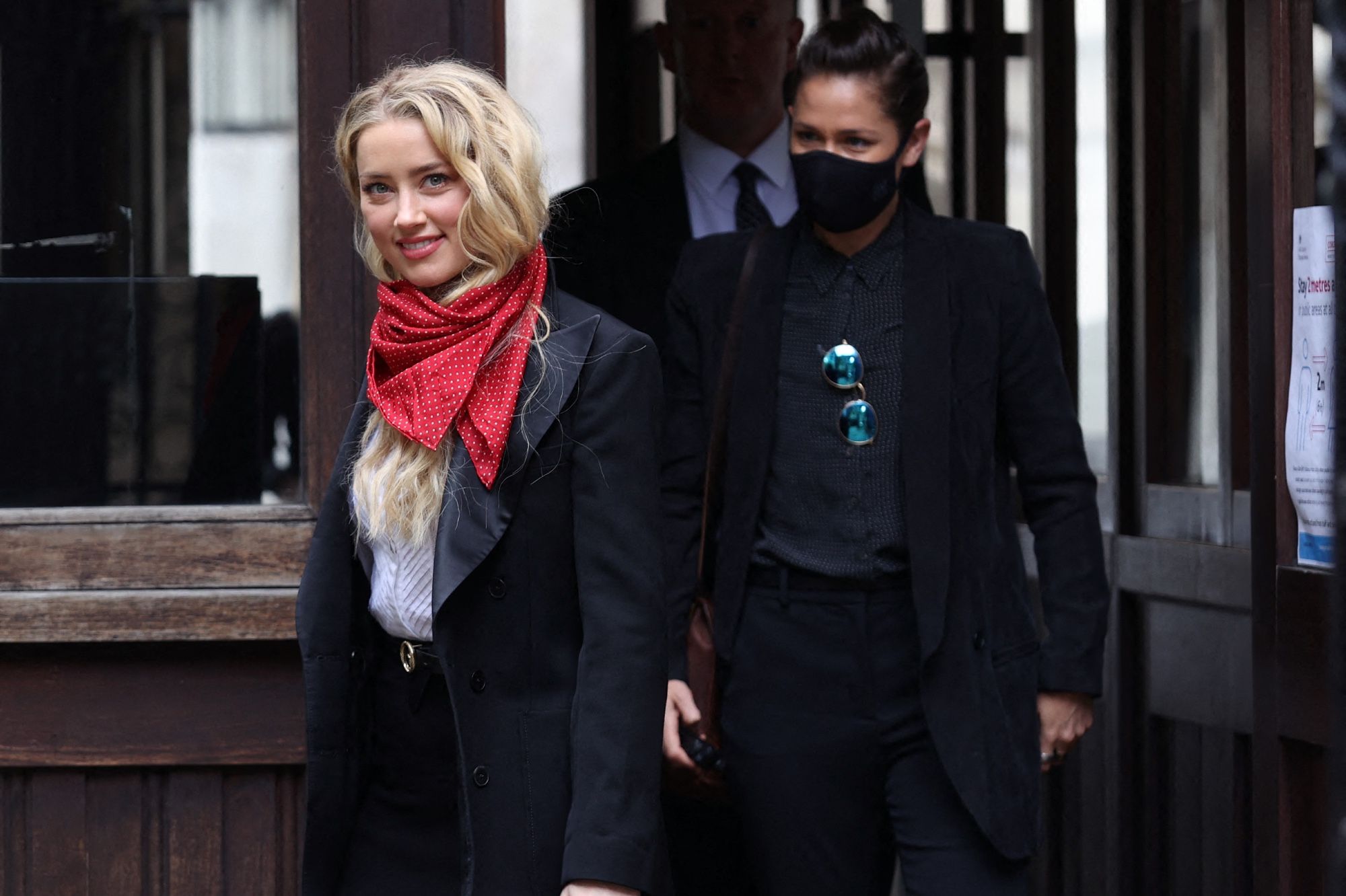 Amber Heard a le soutien de sa petite amie pendant son procès londonien