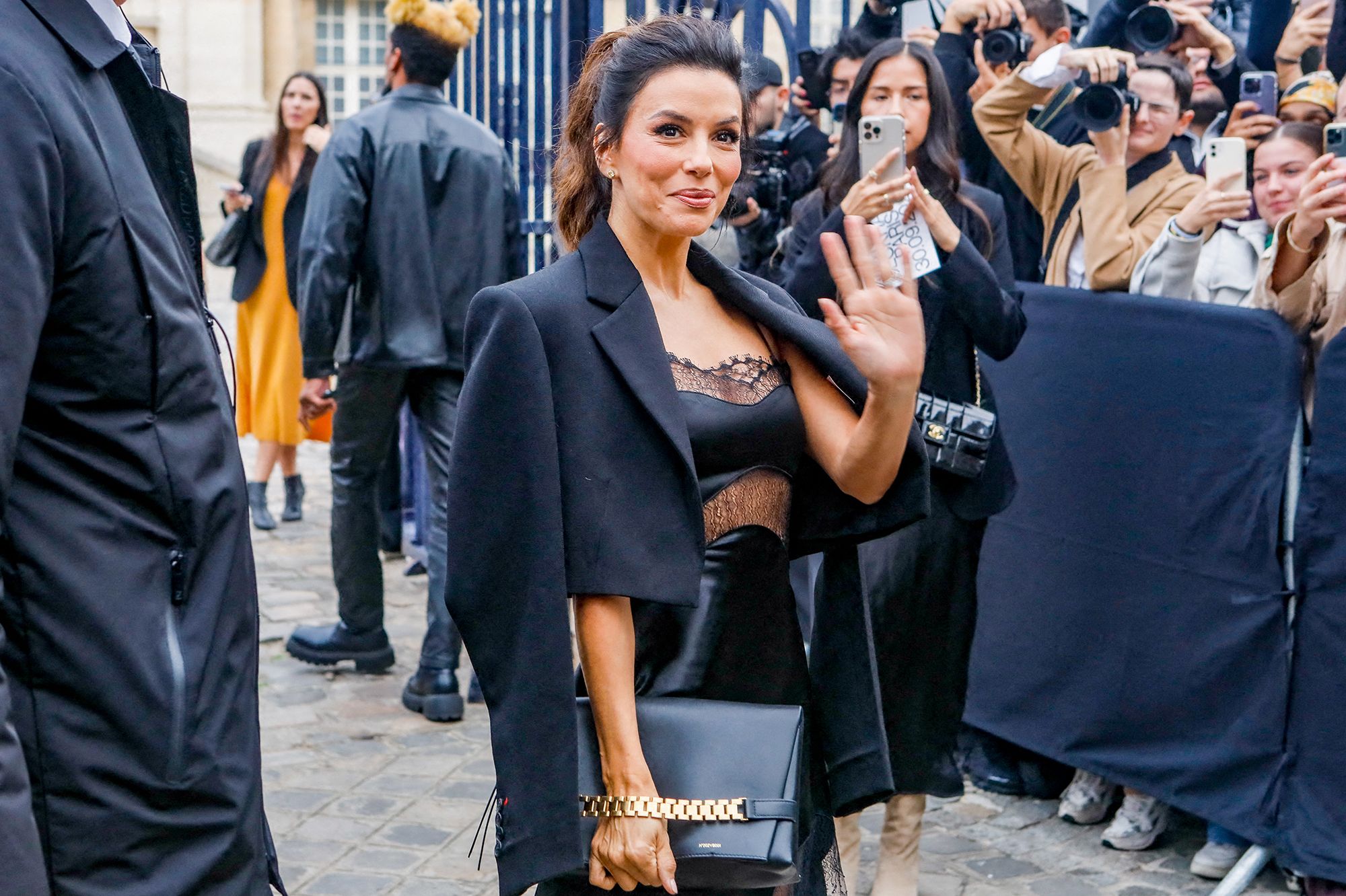 Eva Longoria, Bella Hadid et bien sûr le clan Beckham au premier défilé ...