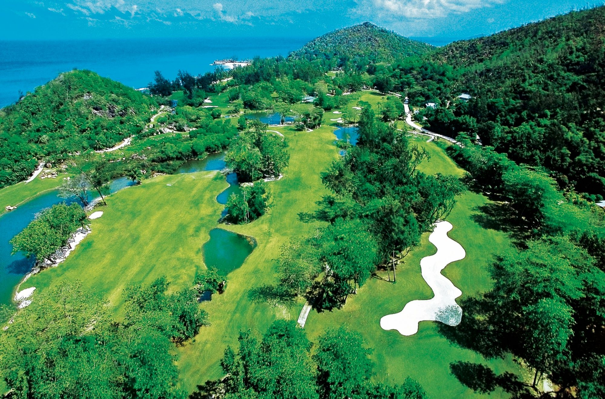 Aux Seychelles, découvrez le plus beau golf du monde