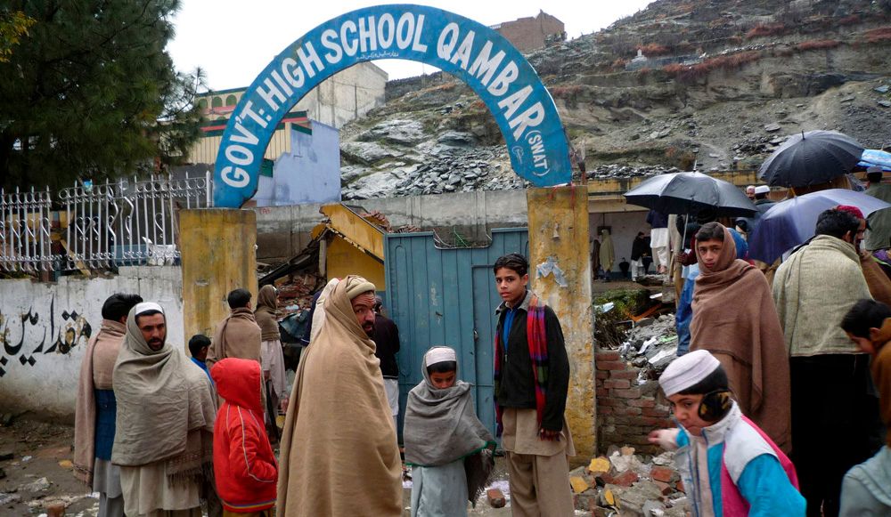 Pakistan: L'aviation bombarde les taliban