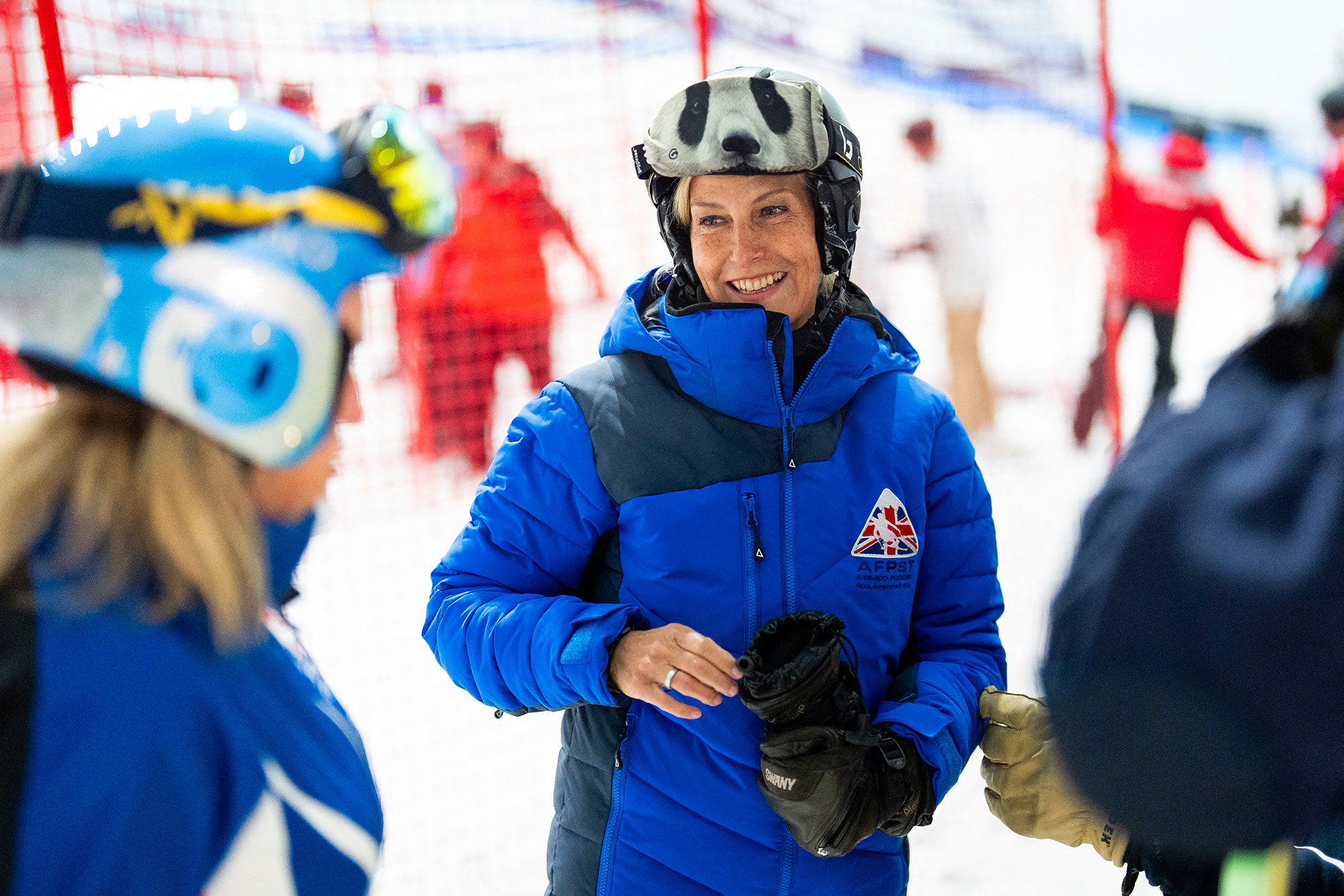 En pleine vague de chaleur, Sophie d’Édimbourg s’offre une virée au ski ...