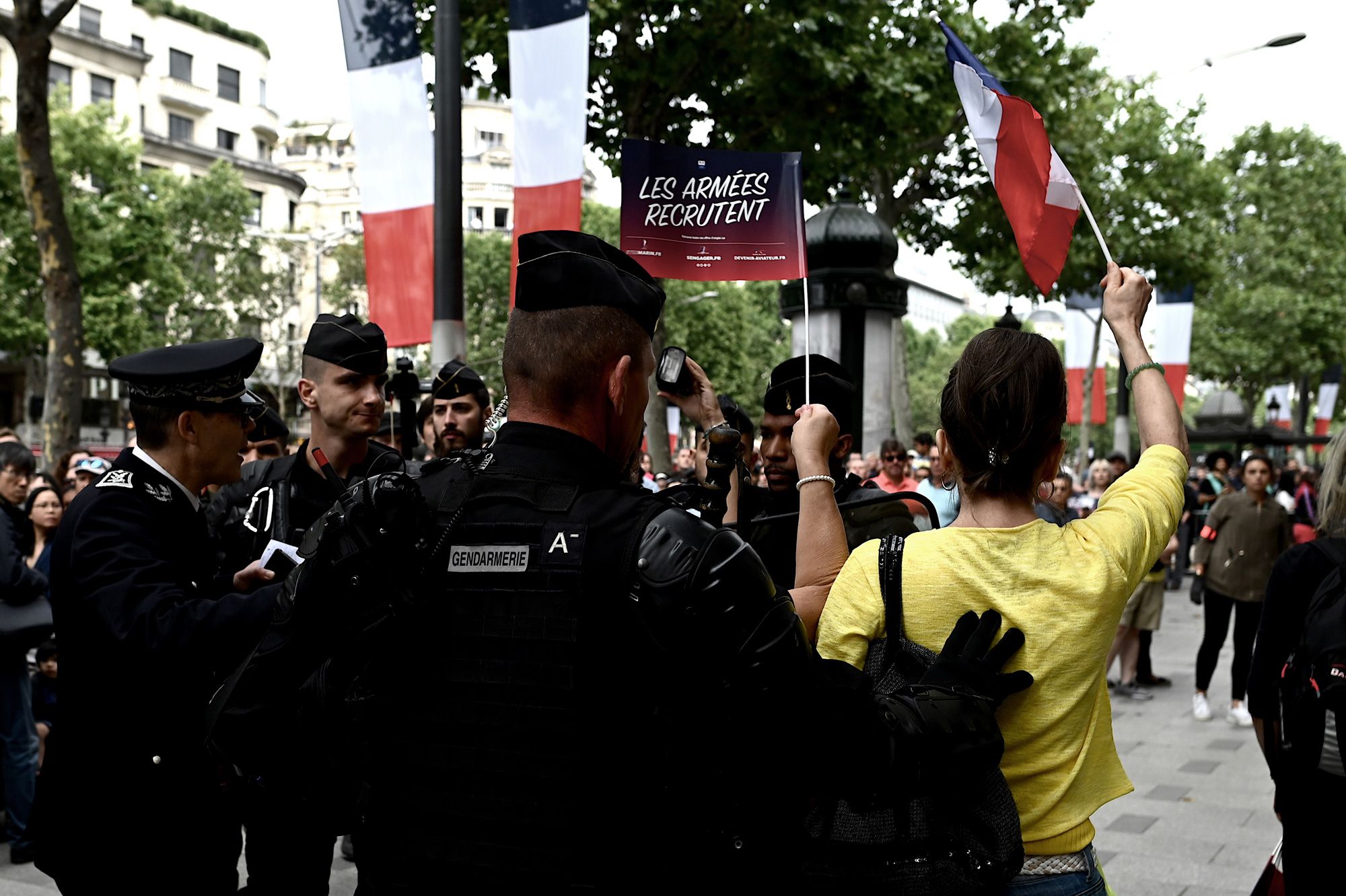 Emmanuel Macron sifflé en ouverture du défilé du 14-juillet