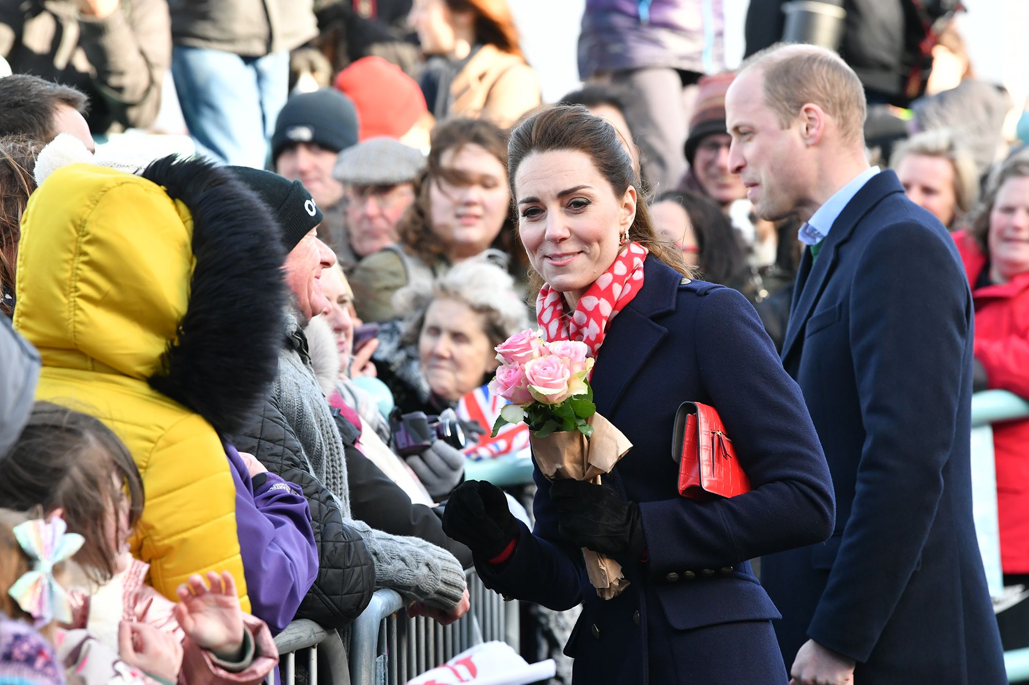 Kate Middleton, chic en long manteau pour une visite en Galles du Sud ...