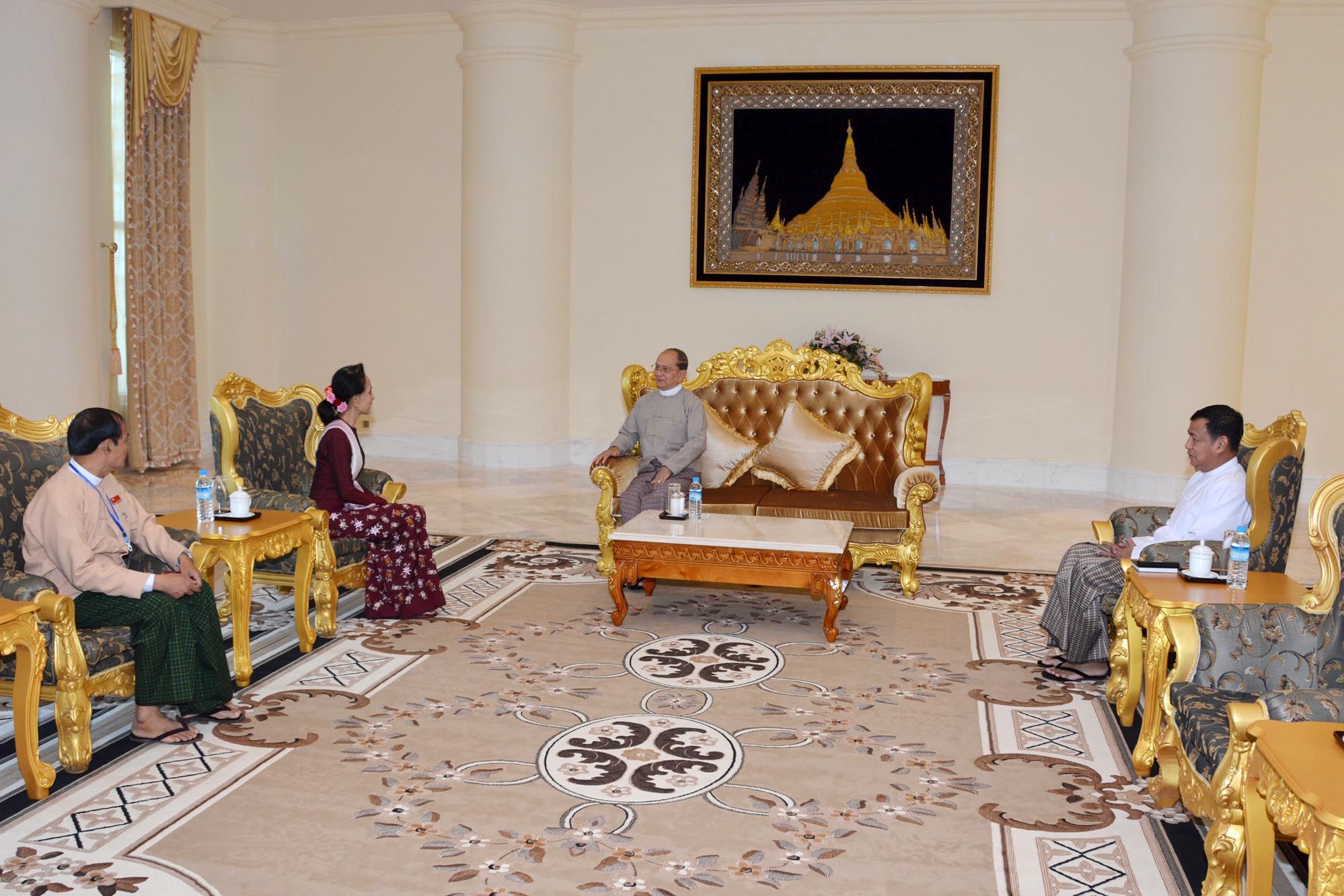 Aung San Suu Kyi prépare la transition 