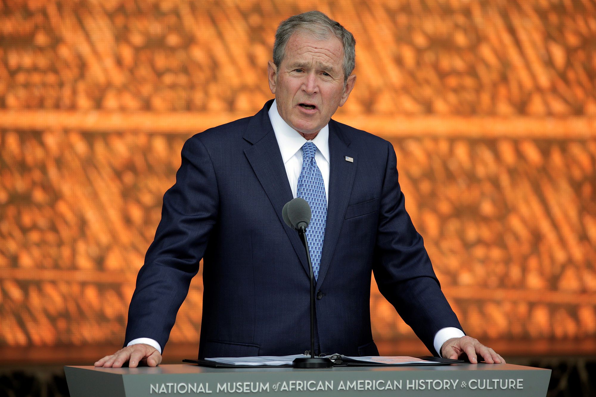George W. Bush critique à demi-mot Donald Trump