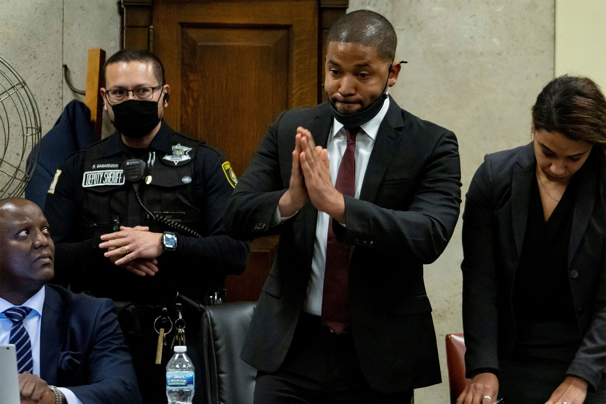 Accusé d'avoir inventé une agression, l'acteur Jussie Smollett condamné ...