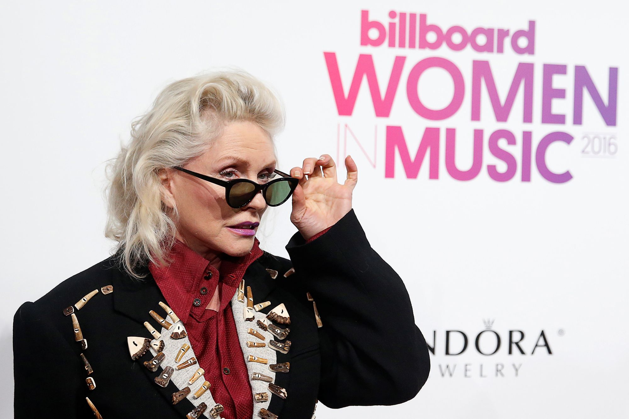 Debbie Harry : la chanteuse de Blondie, porte-drapeau de la mode 