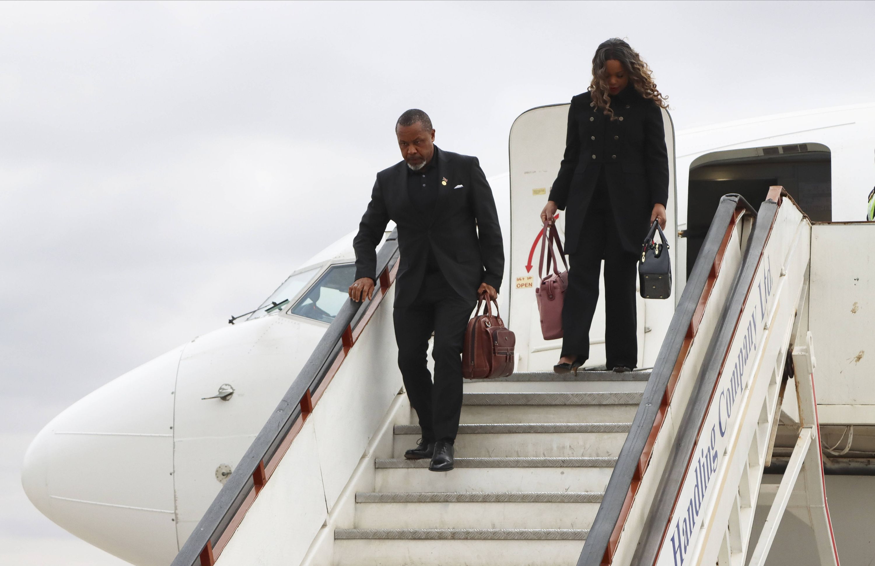 Disparition de l'avion du vice-président du Malawi : l'épave retrouvée ...
