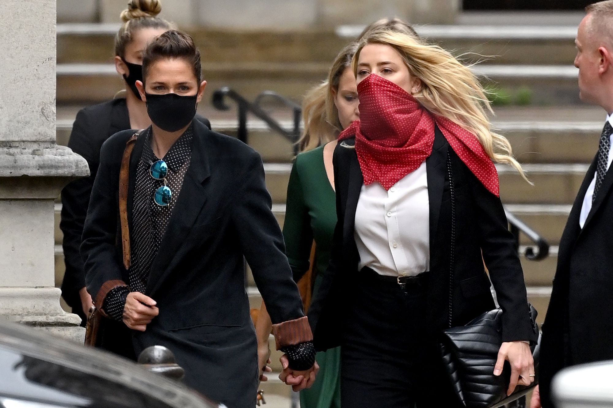 Amber Heard a le soutien de sa petite amie pendant son procès londonien