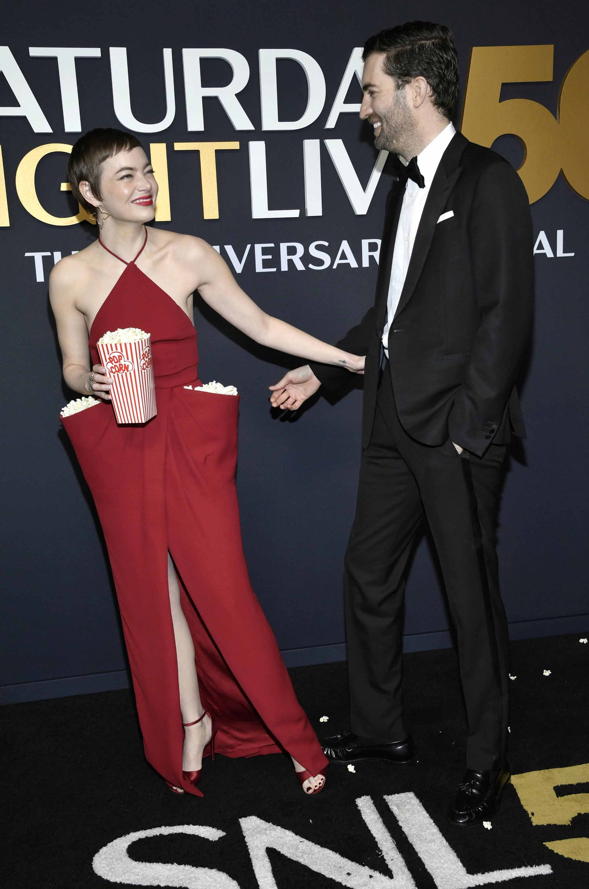 En images : Emma Stone et sa drôle de robe pop-corn