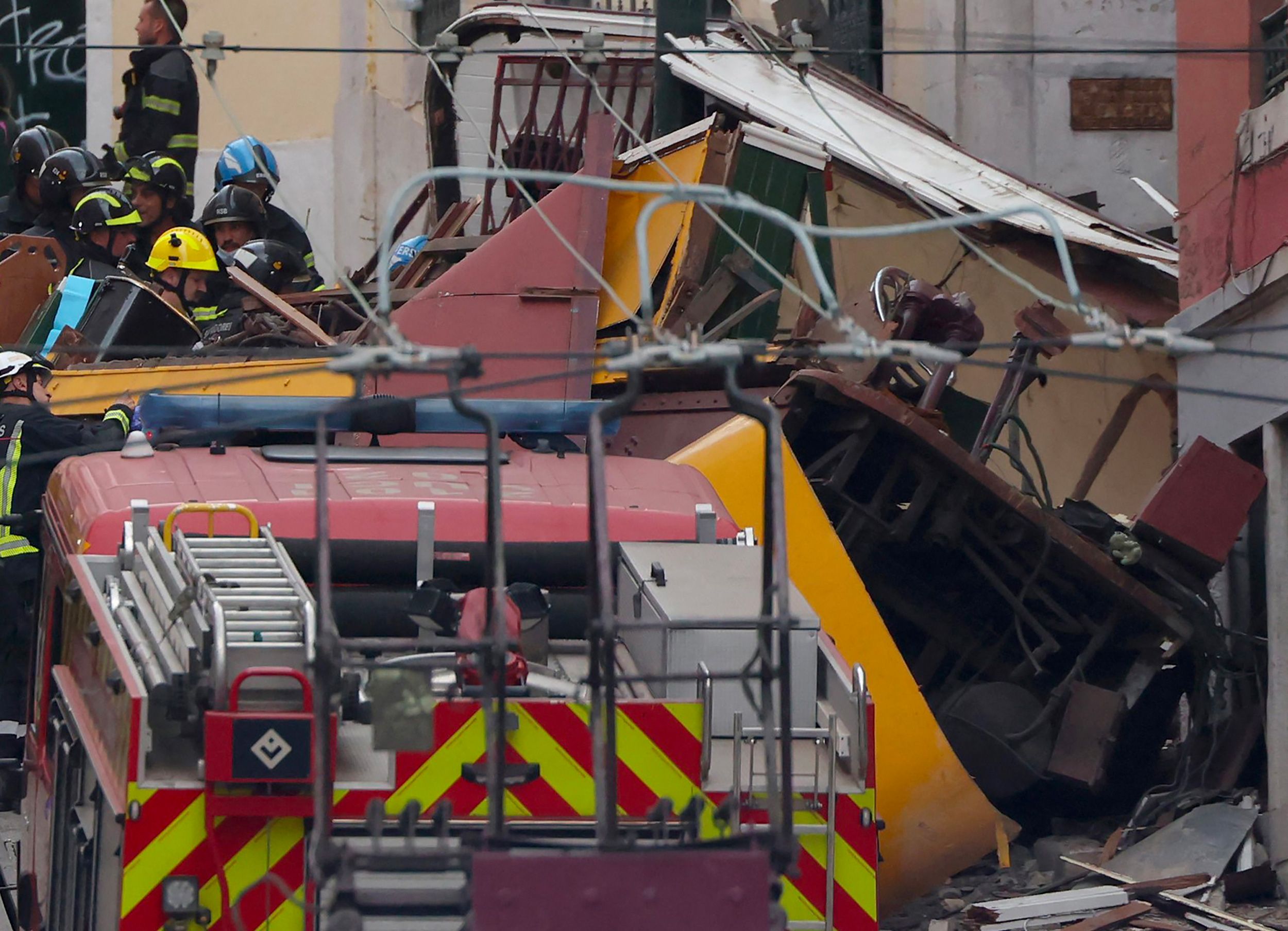 Déraillement du funiculaire à Lisbonne : le bilan grimpe à 15 morts ...