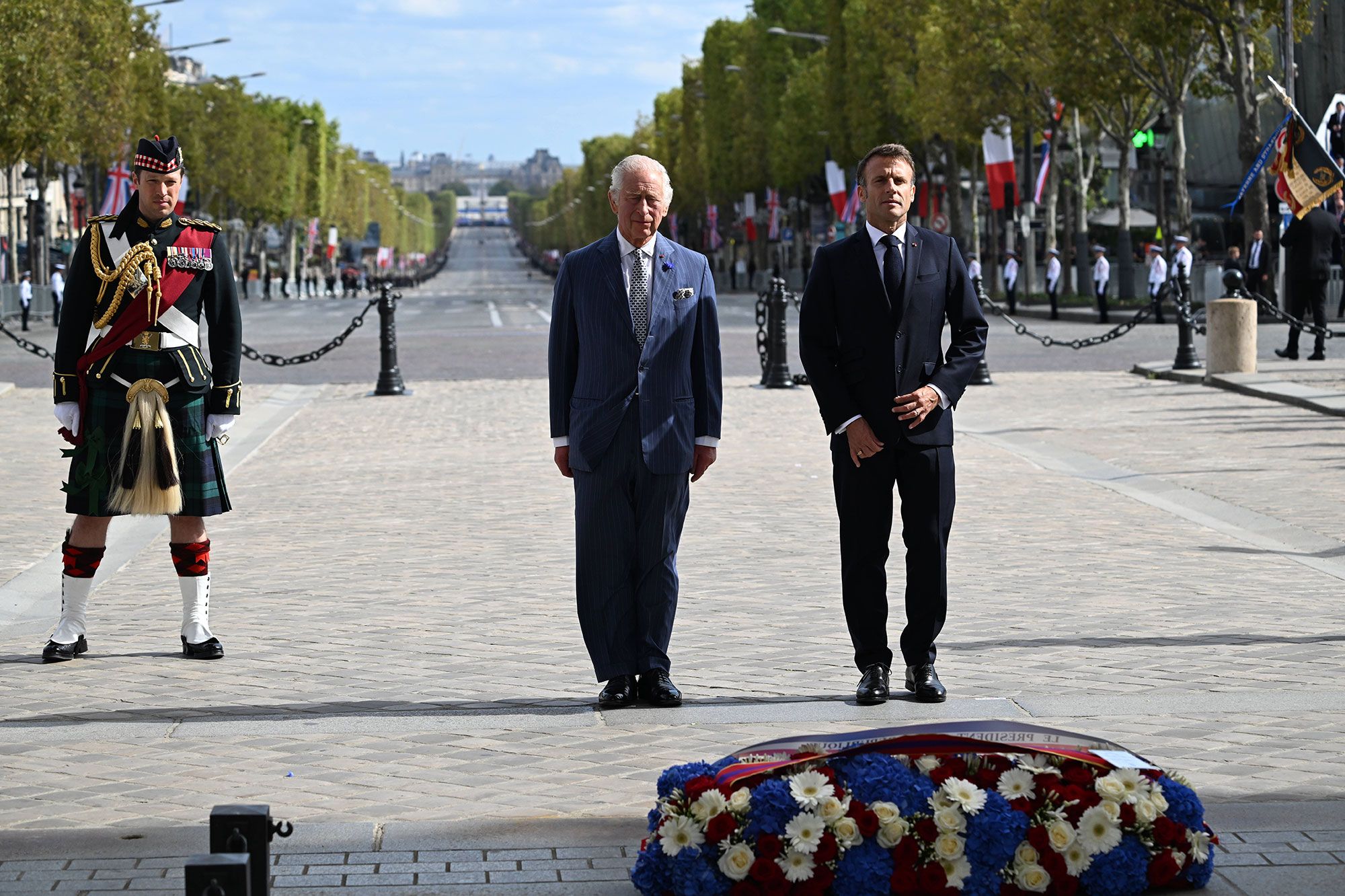 Jonathan Thompson, le séduisant écuyer du Roi Charles III fait de ...