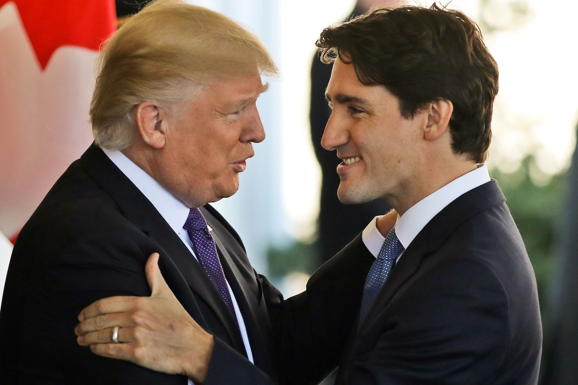 La poignée de main entre Justin Trudeau et Donald Trump devient virale