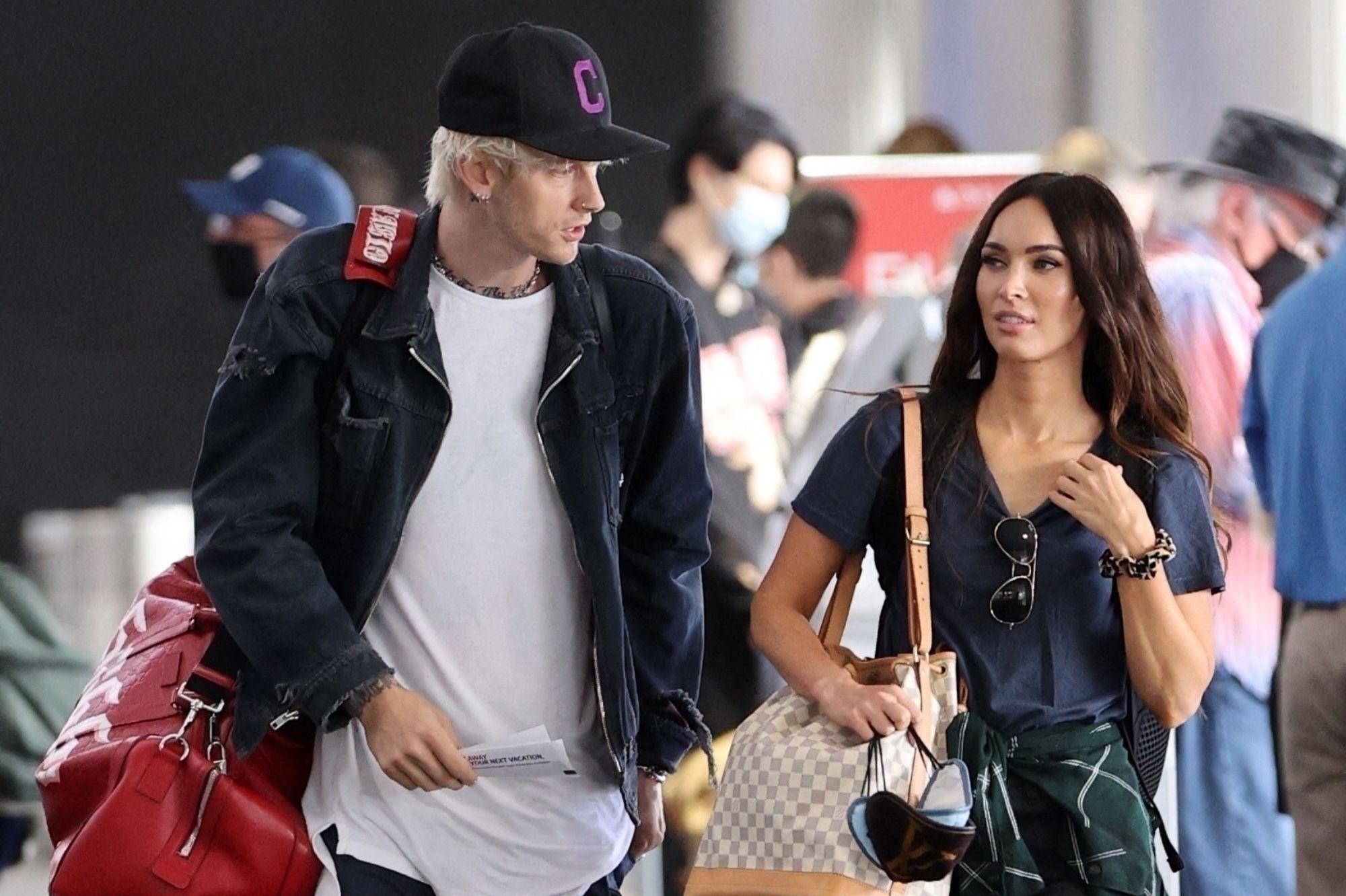 Megan Fox et Machine Gun Kelly, lovés et complices sur un selfie