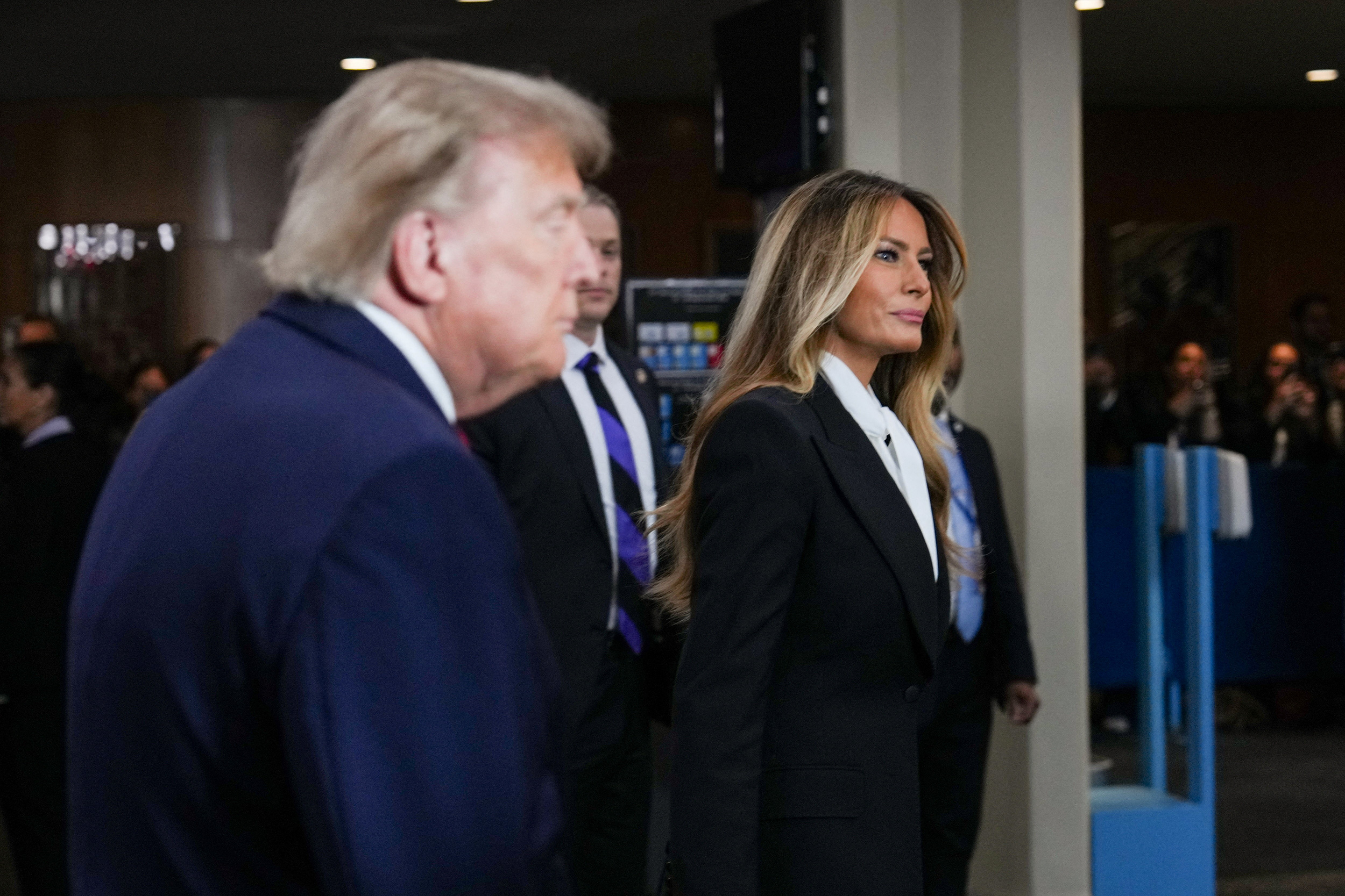La discrète apparition de Melania Trump à l'ONU, entourée des autres ...