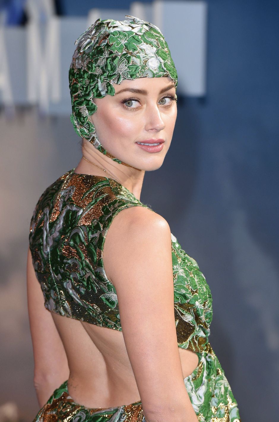 L’étonnant look marin d’Amber Heard à la première d’