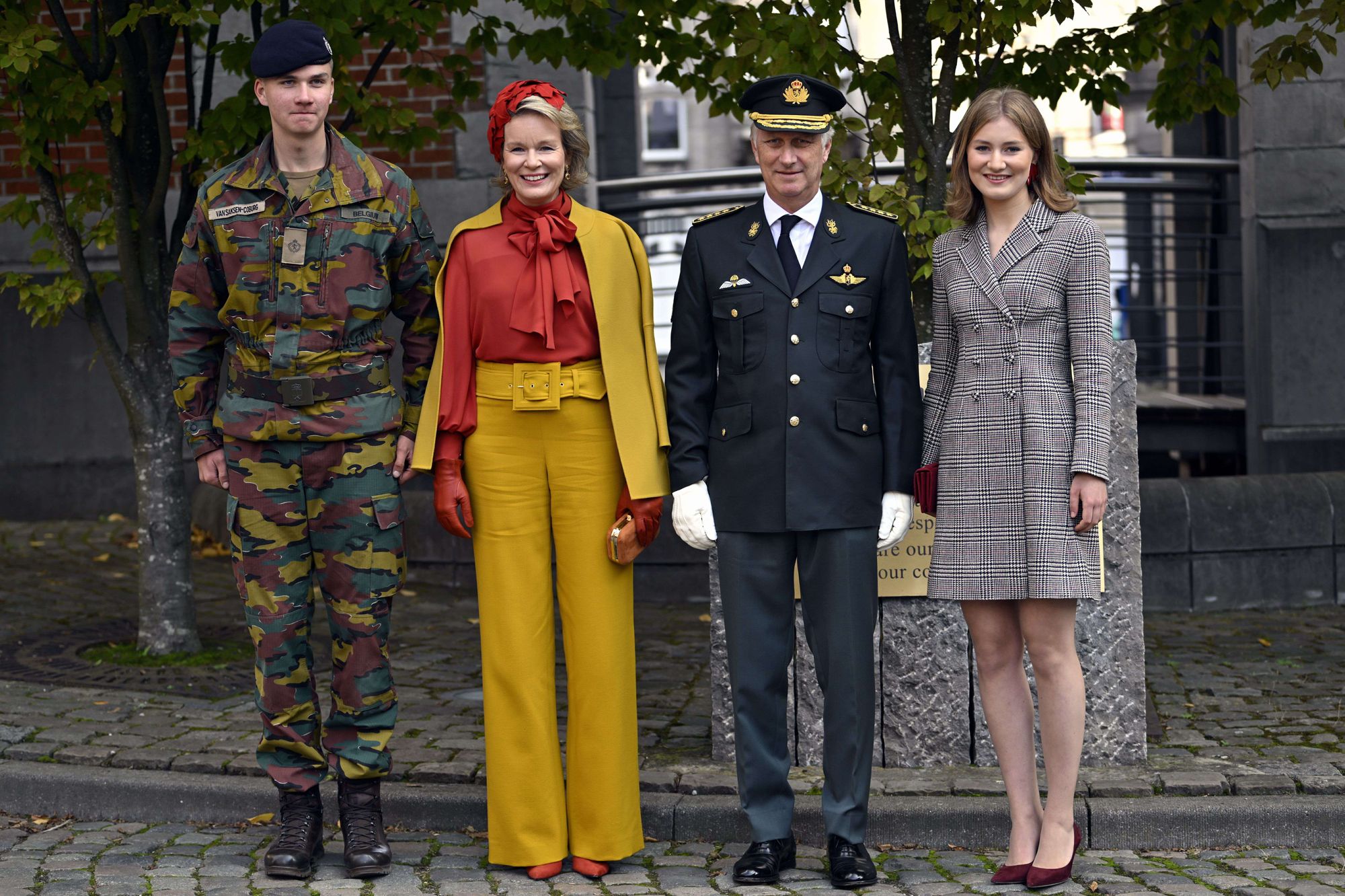 La reine des Belges Mathilde hisse les couleurs pour la remise du béret ...