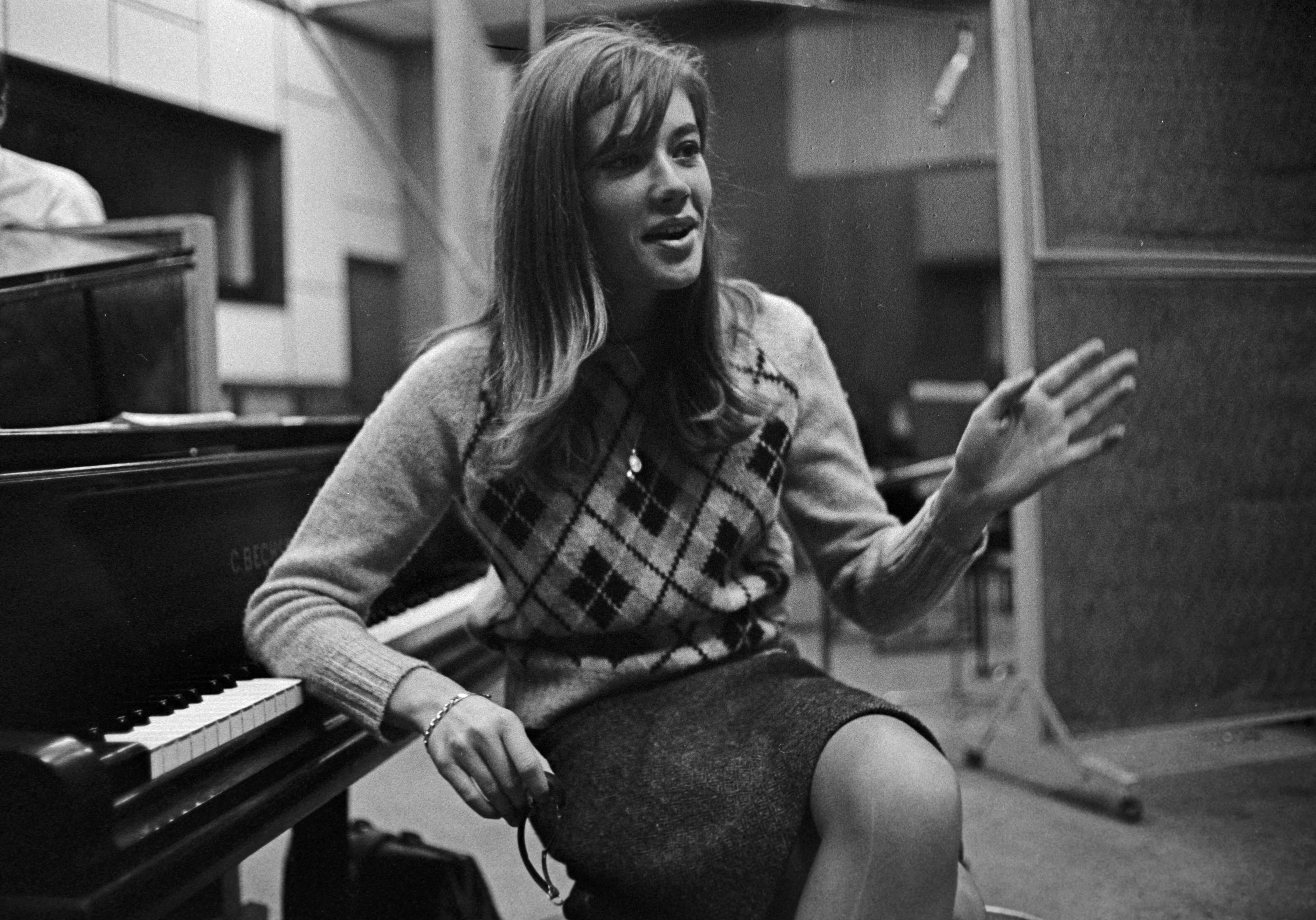 Sur scène, Thomas Dutronc a rendu hommage à Françoise Hardy