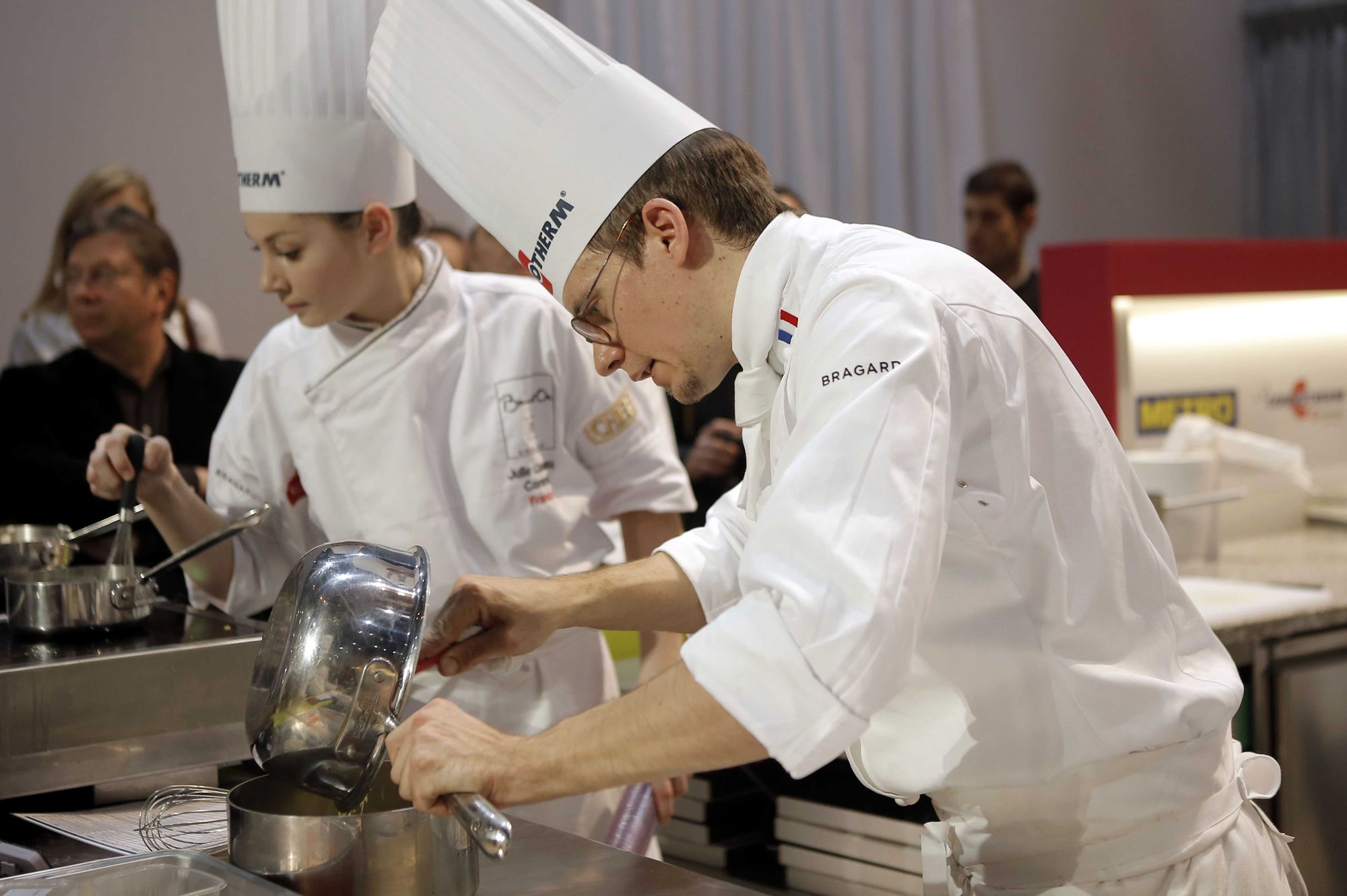 D8 prépare une émission de dating pour les chefs - Exclu Match