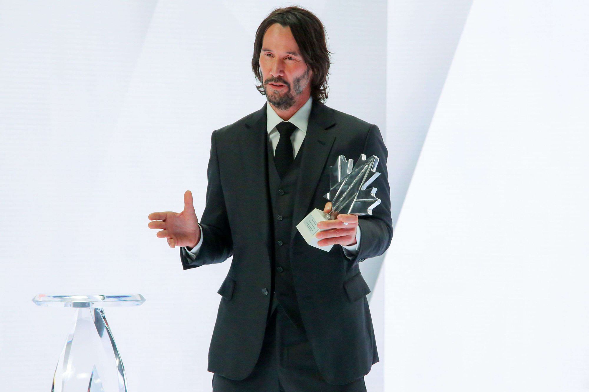 Keanu Reeves honoré, Carrie-Anne Moss à son côté