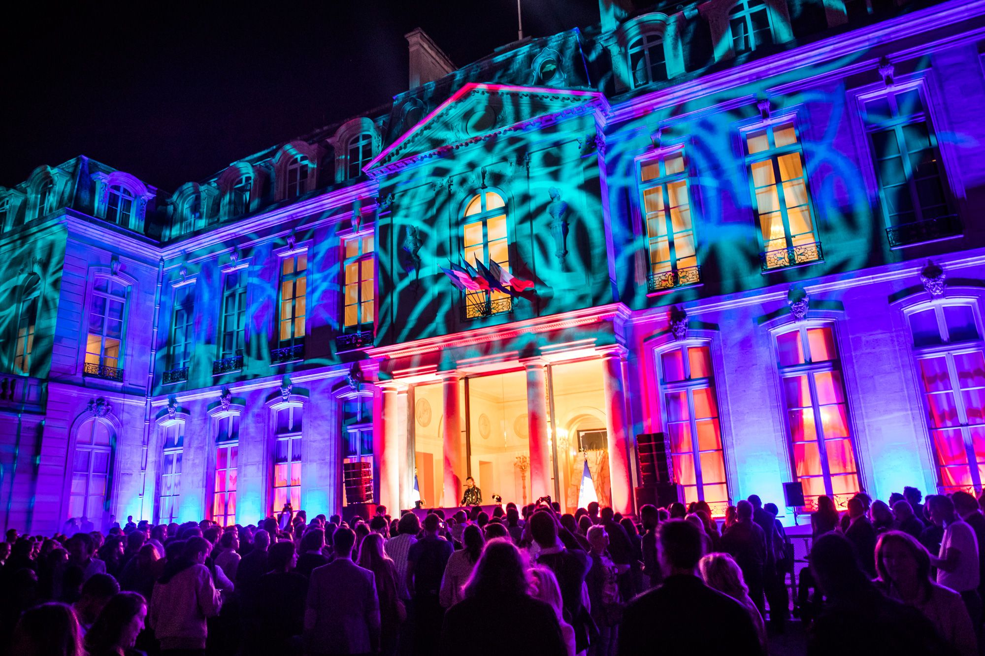 Le duo Brigitte en concert pour la fête de la musique de l'Elysée