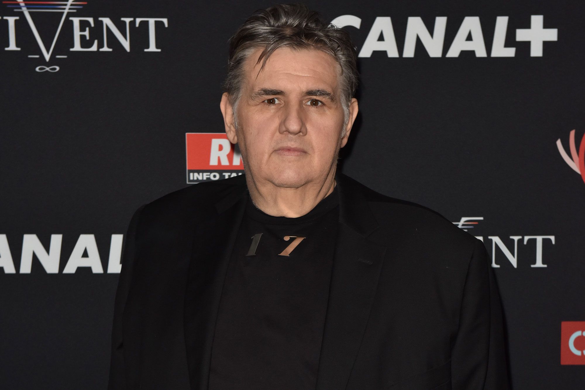 Pierre Ménès soutenu par Estelle Denis