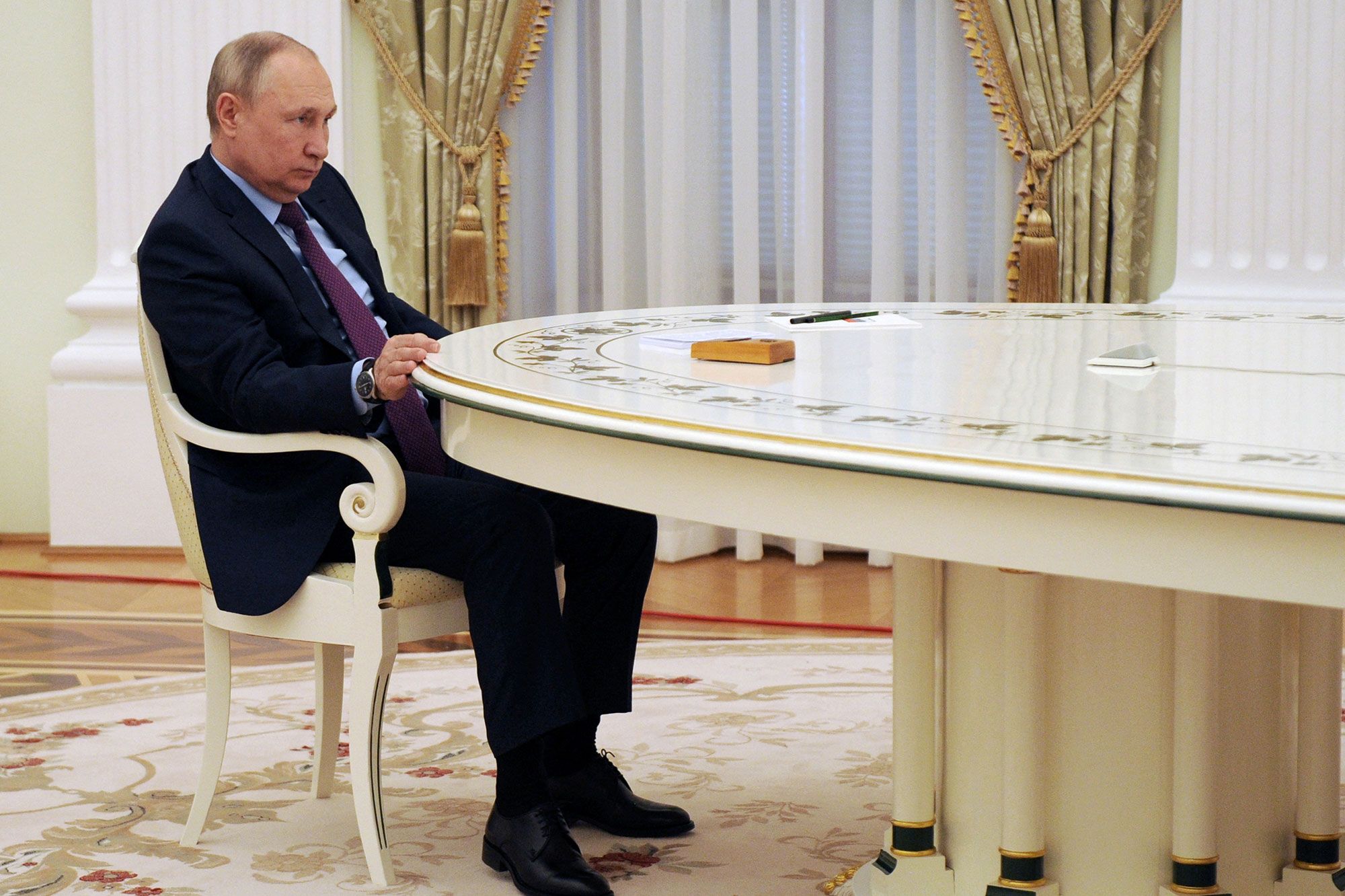 Poutine se dit «ouvert au dialogue» mais les intérêts russes restent ...