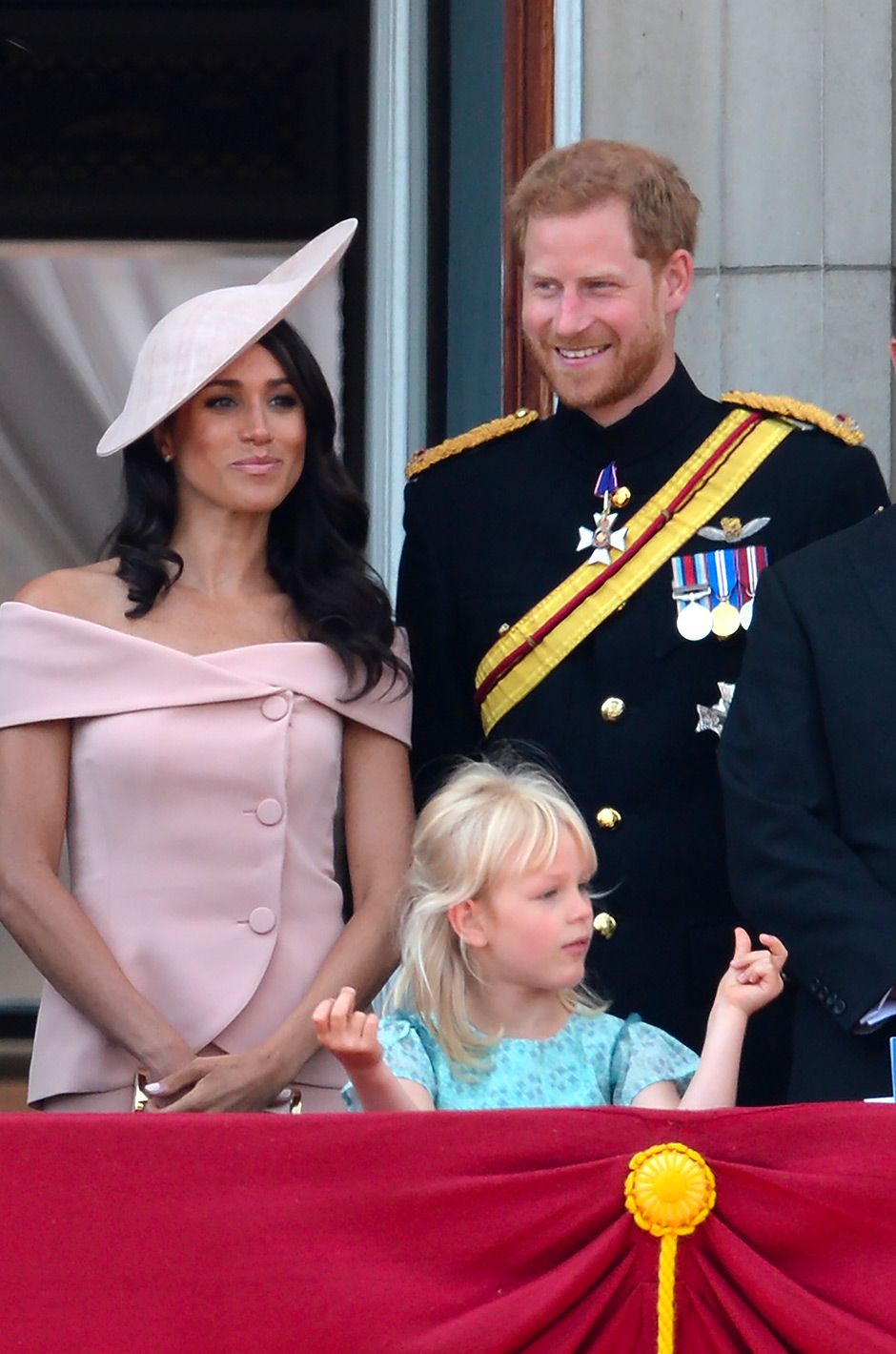 Meghan Markle, radieuse pour sa première apparition au balcon de Buckingham