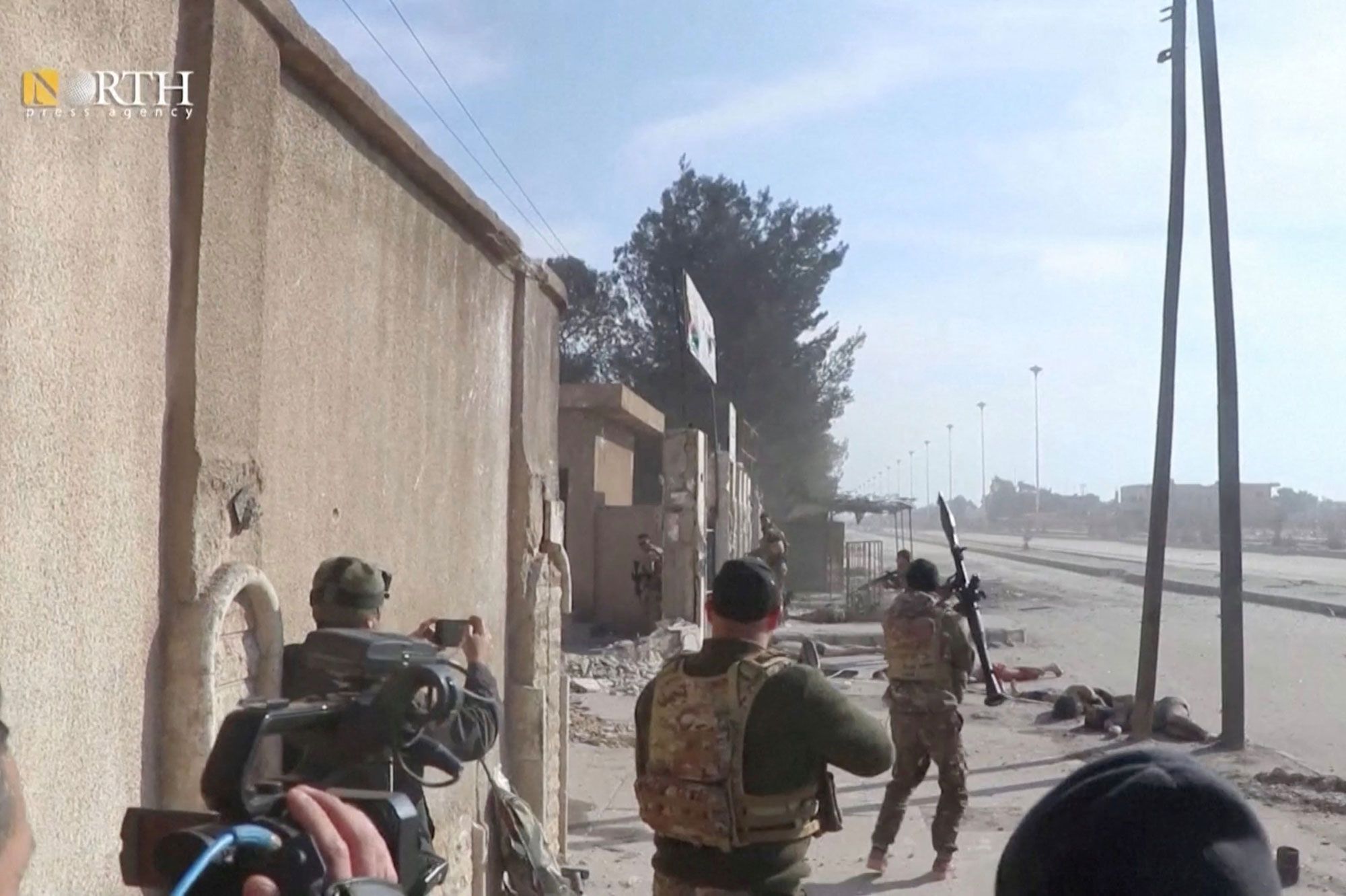 En Syrie, lente progression des Kurdes dans une prison assaillie par l'EI