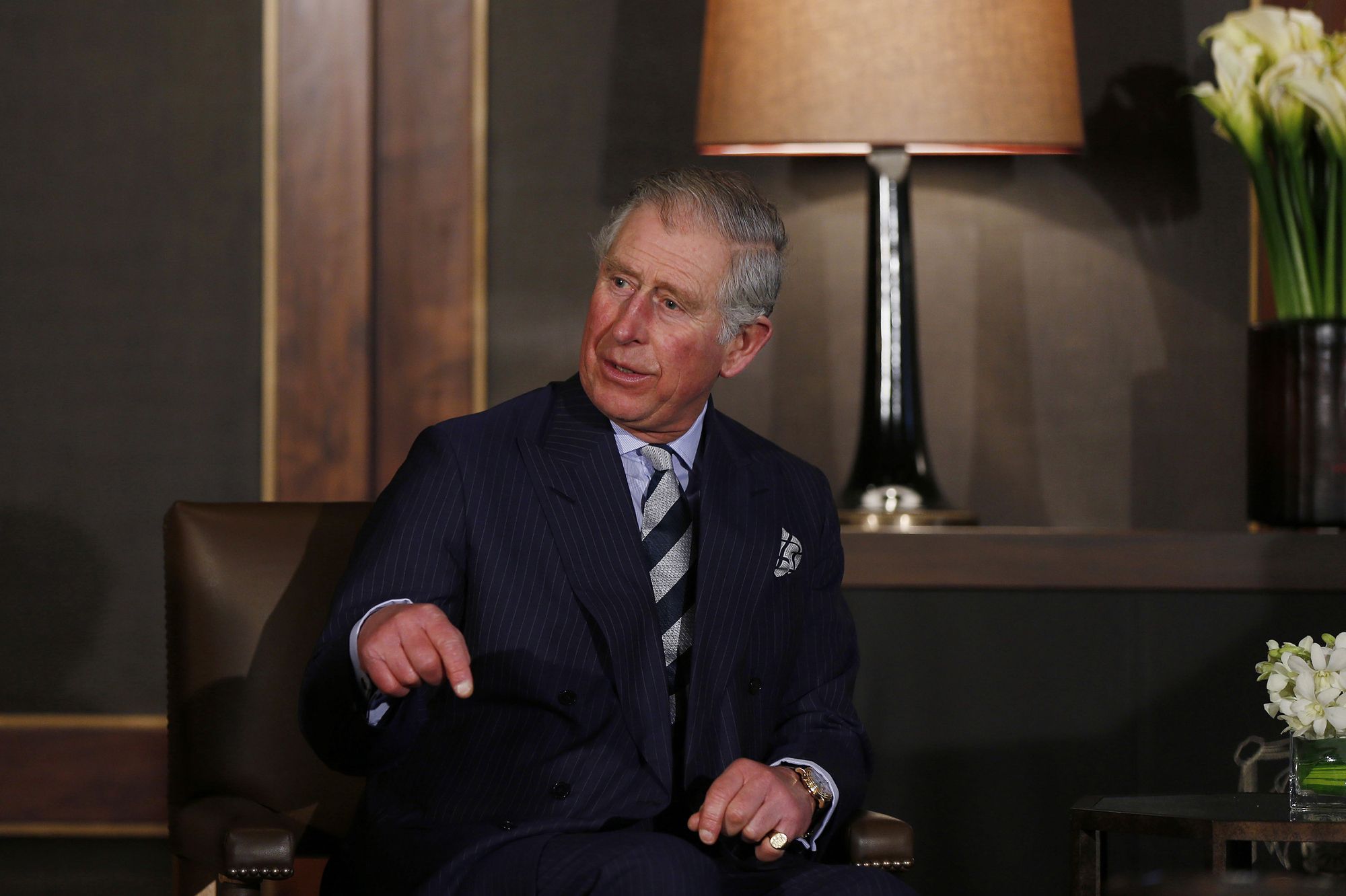 Le Prince s'exprime dans une tribune - Charles effrayé par la ...