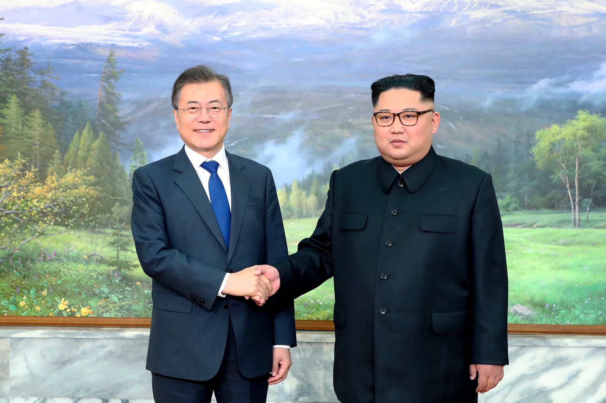 Nouveau sommet entre Kim et Moon à Pyongyang mi-septembre