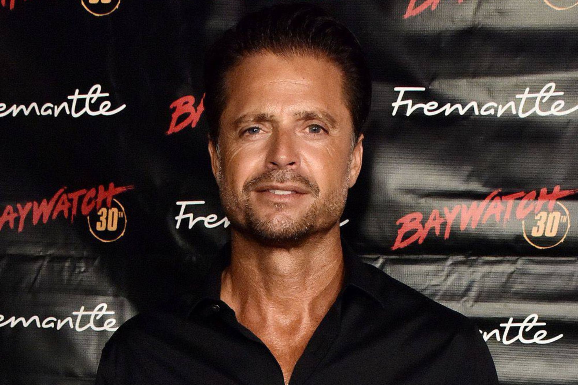 Mini-shorts et muscles, David Charvet pose avec son fils Shaya, son double