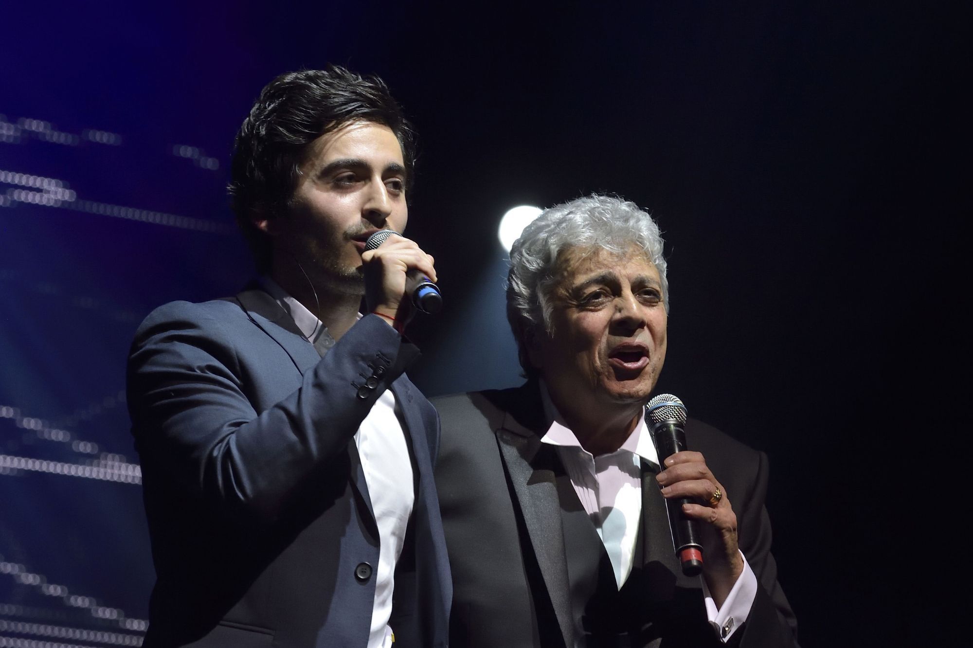 Enrico Macias : qui est son petit-fils Symon, lui aussi chanteur