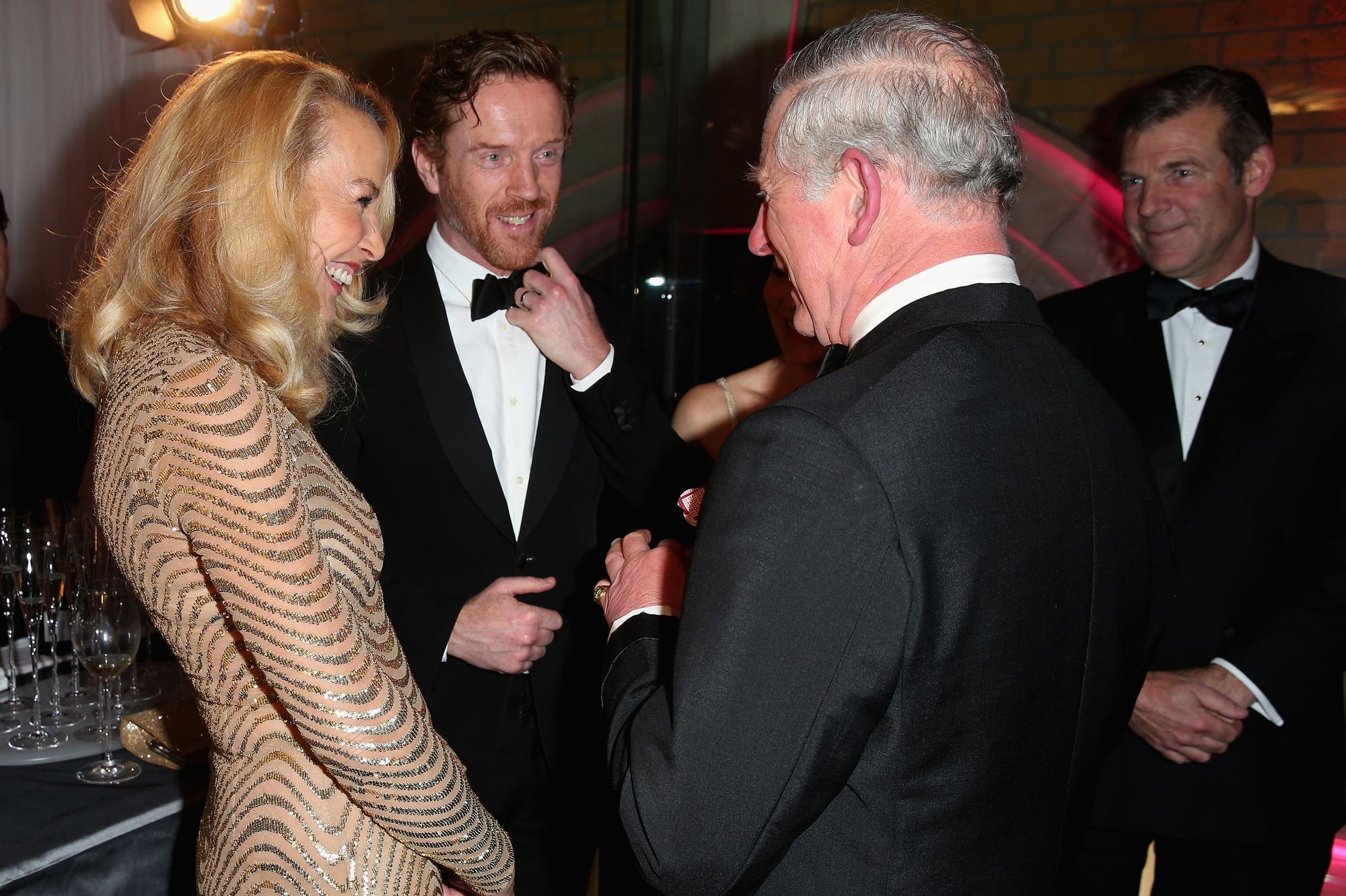 Prince Charles en photos - Il passe la soirée avec Kylie Minogue et ...