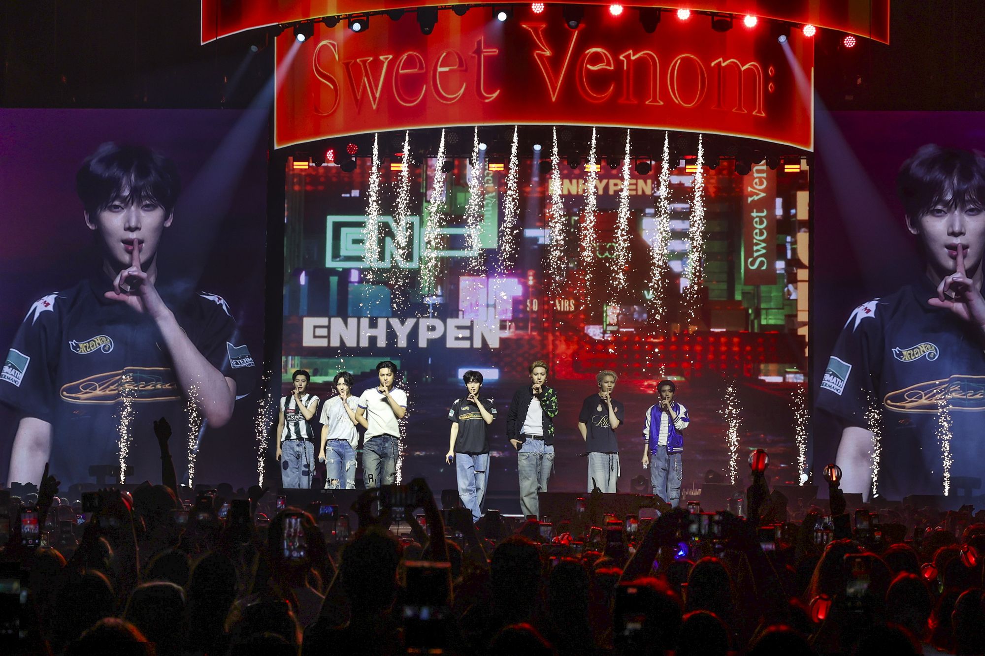 Le groupe ENHYPEN enchante l’Accor Arena pour son premier concert parisien
