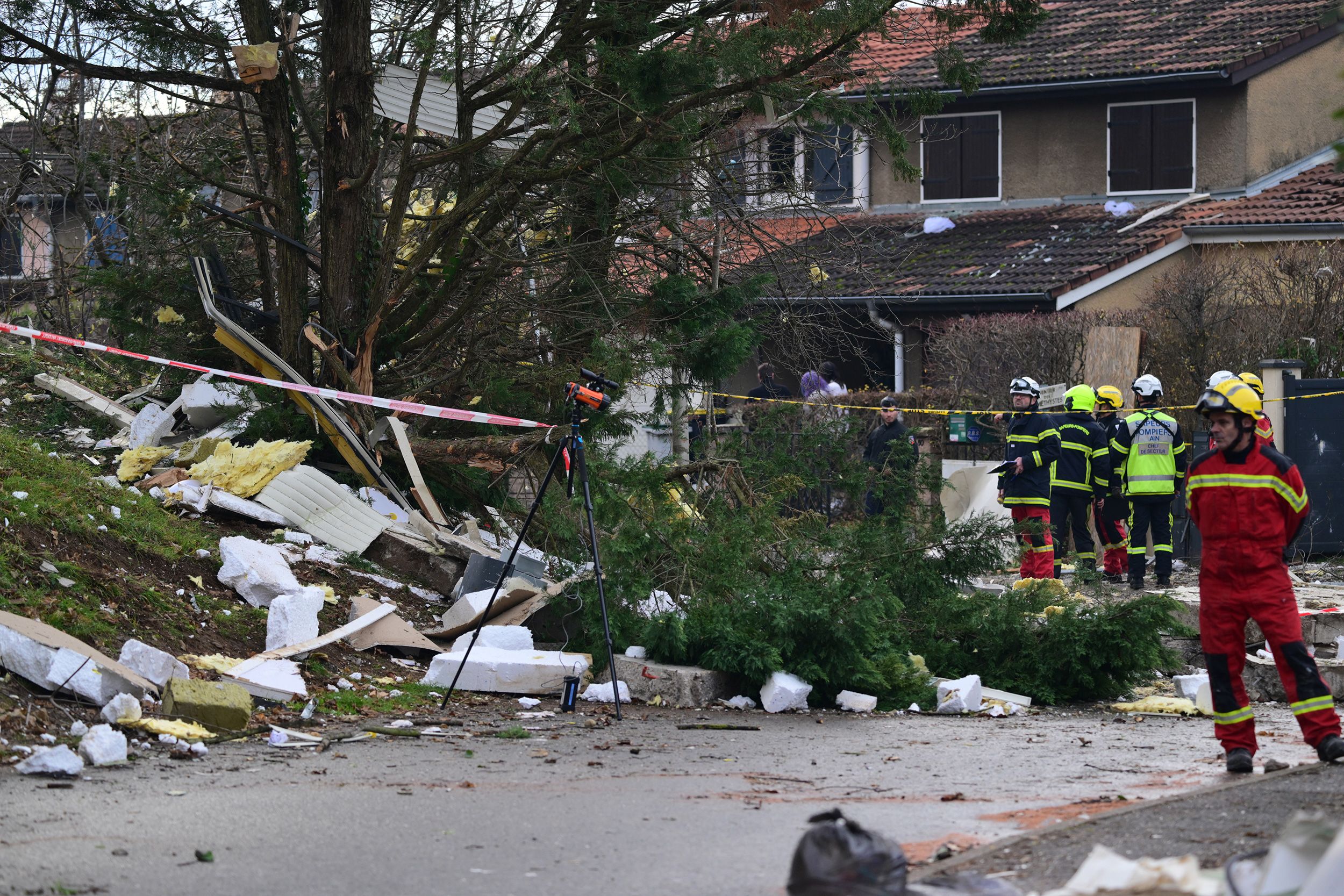Explosion d'un immeuble dans l'Ain : après la mort de deux enfants, un ...