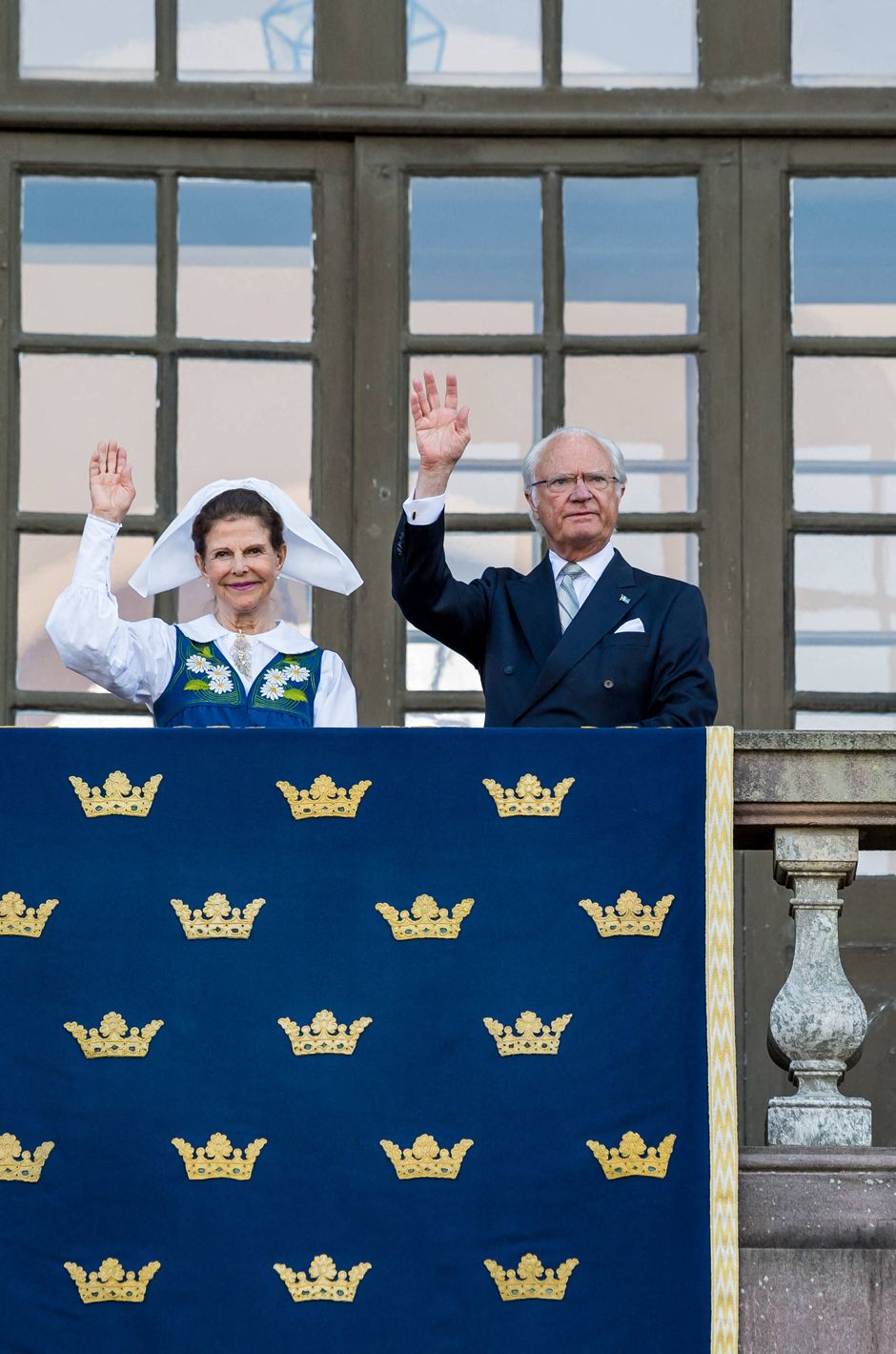 Le petit prince Oscar de Suède bien excité pour la Fête nationale