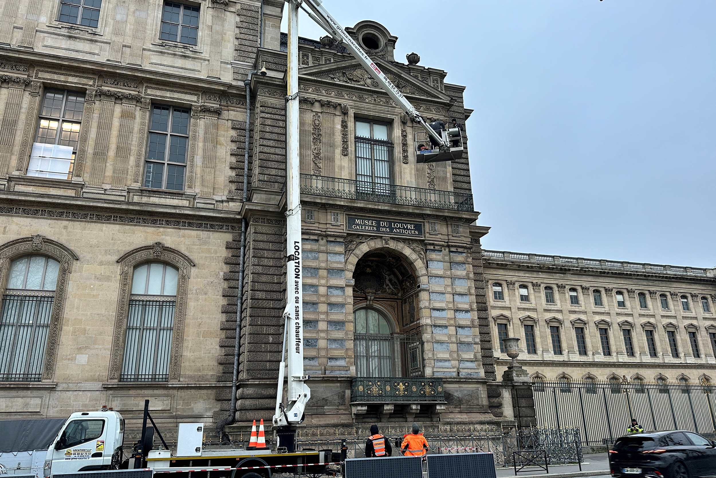 « Casse du siècle » : La sécurité du Louvre a été négligée, confirme la ...