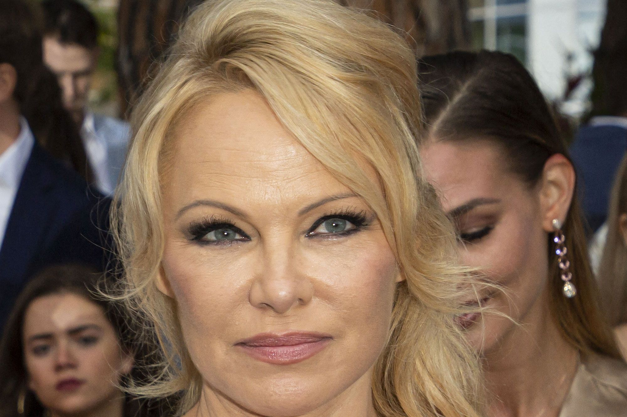 Gênée, Pamela Anderson revient sur sa rupture avec Adil Rami à la télé ...