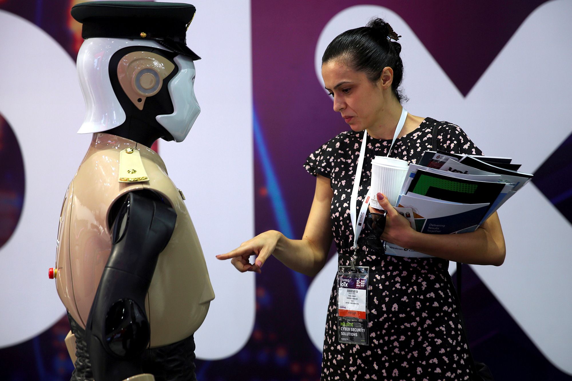 Dubaï : le premier robot fait son entrée dans la police