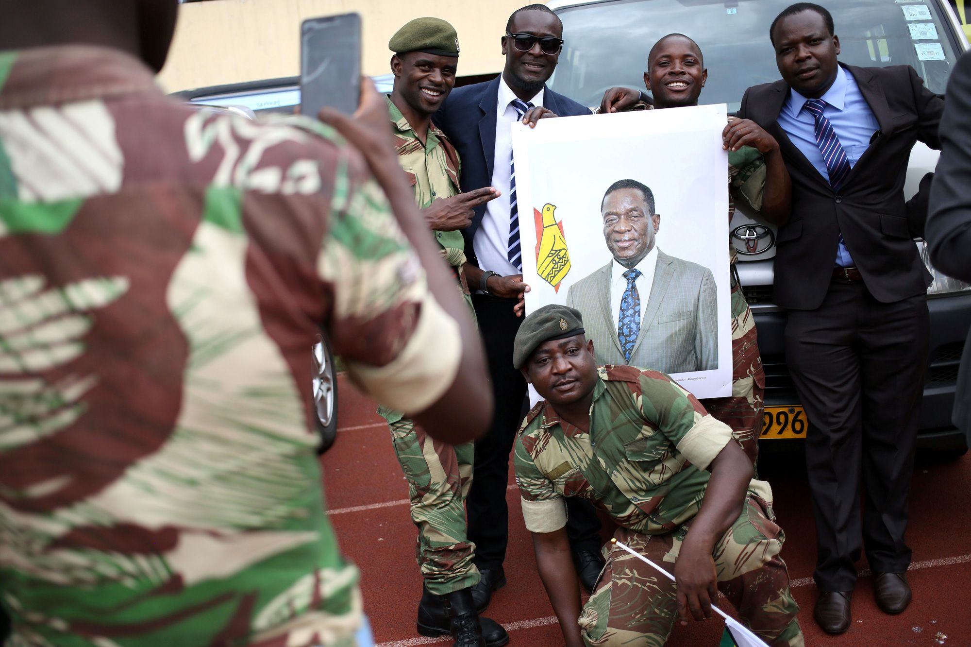 La justice zimbabwéenne juge légal le coup de force de l'armée
