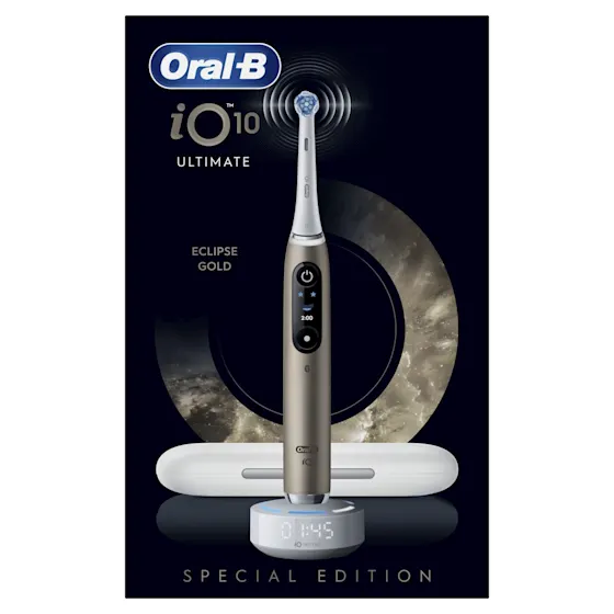Oral-B iO 10 Ultimate Eclipse Gold tandenborstel, inclusief oplaadstation, reisetui en opzetborstelbeschermer.