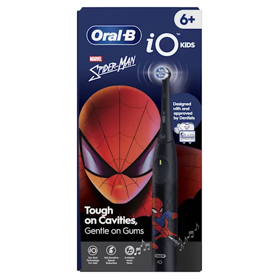 Oral-B iO Kids elektrische tandenborstel, met Spiderman-ontwerp, voor kinderen van 6 jaar en ouder, getoond bij de verpakking.