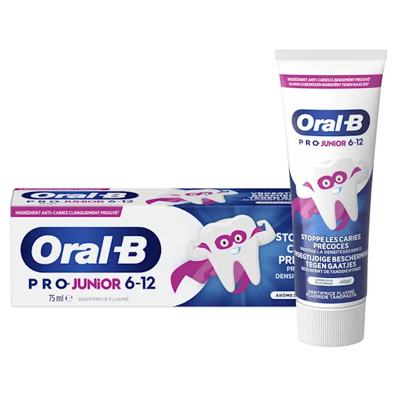 Oral-B Pro-Junior 6-12 tandpasta, met de claim 'Stopt vroege gaatjes en beschermt de dichtheid van de tanden'.