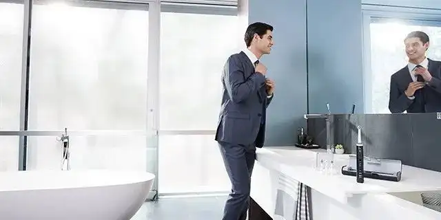 Volg deze tips voor een jongere, witte glimlach 