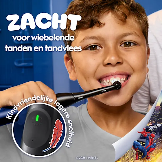 Oral-B iO Kids elektrische tandenborstel, met Spiderman-ontwerp, voor kinderen van 6 jaar en ouder, getoond bij de verpakking.