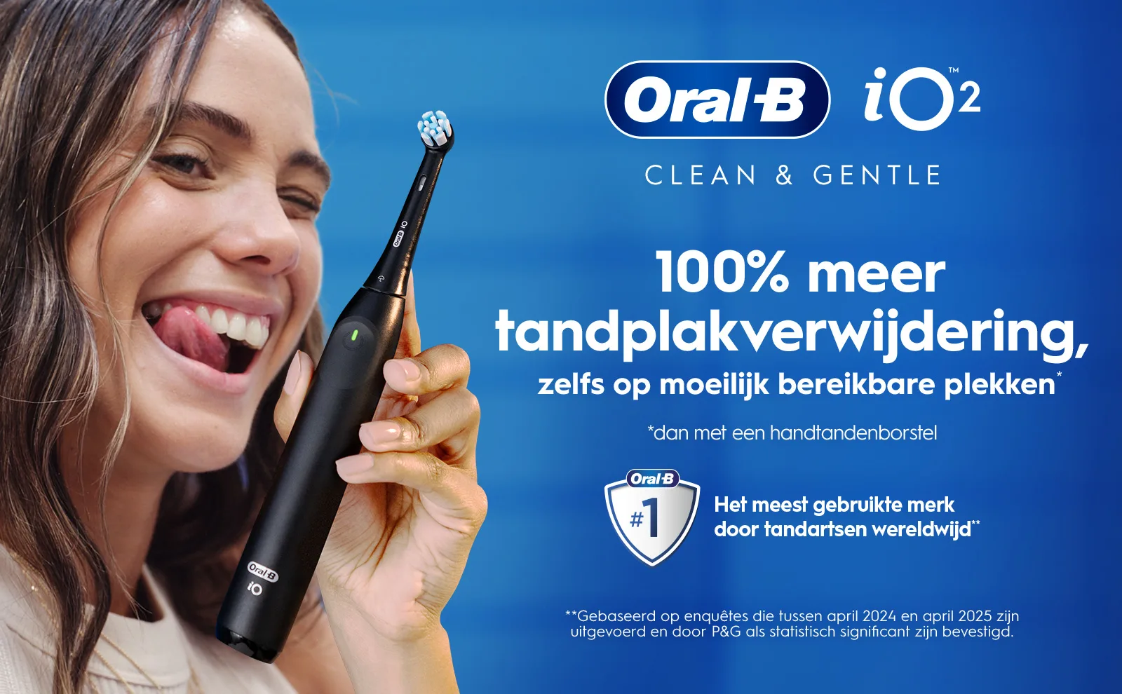 Persoon met Oral-B iO2: claim 100% meer tandplakverwijdering, zelfs op moeilijke plekken 